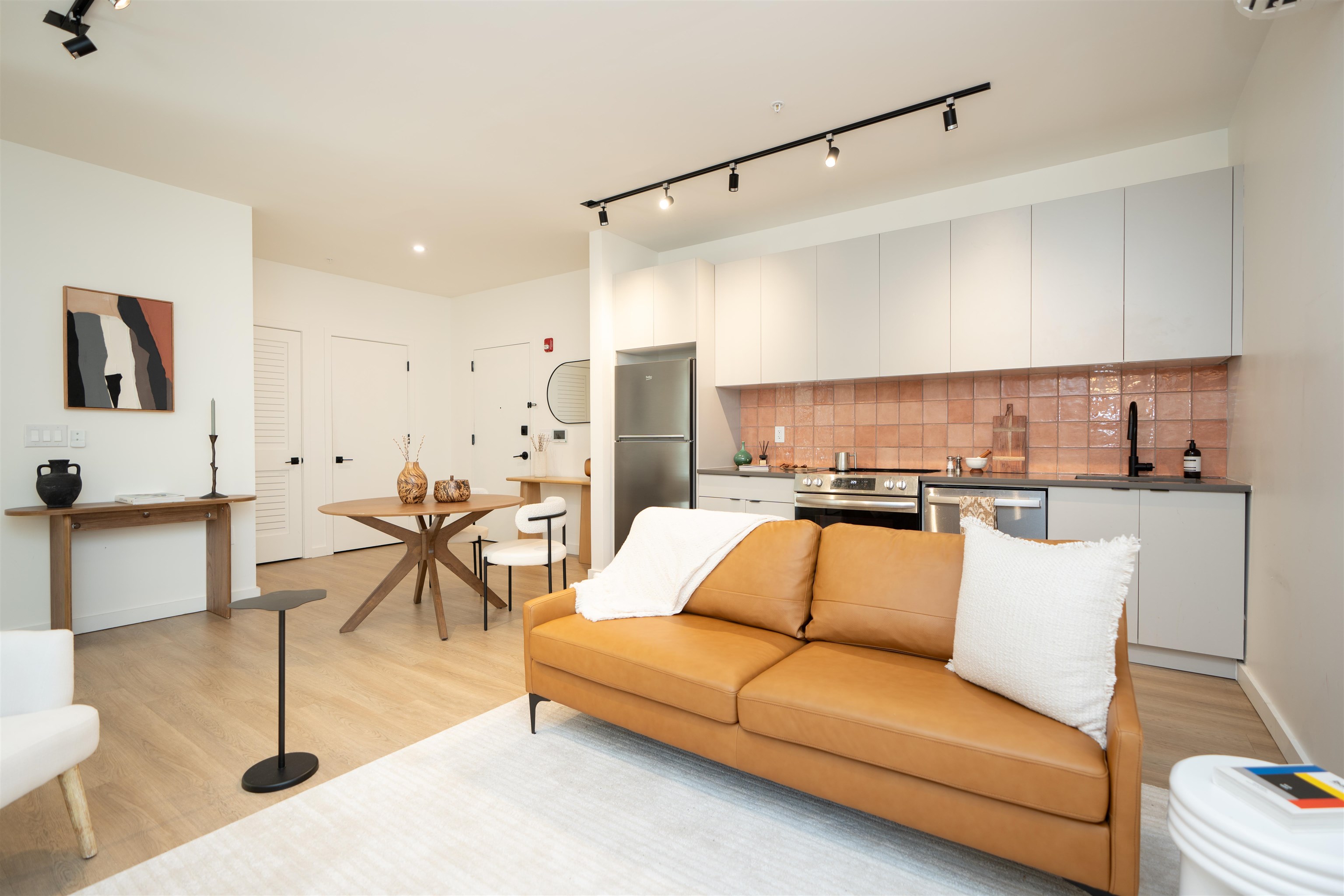 328 PACIFIC AVE Unit: 203