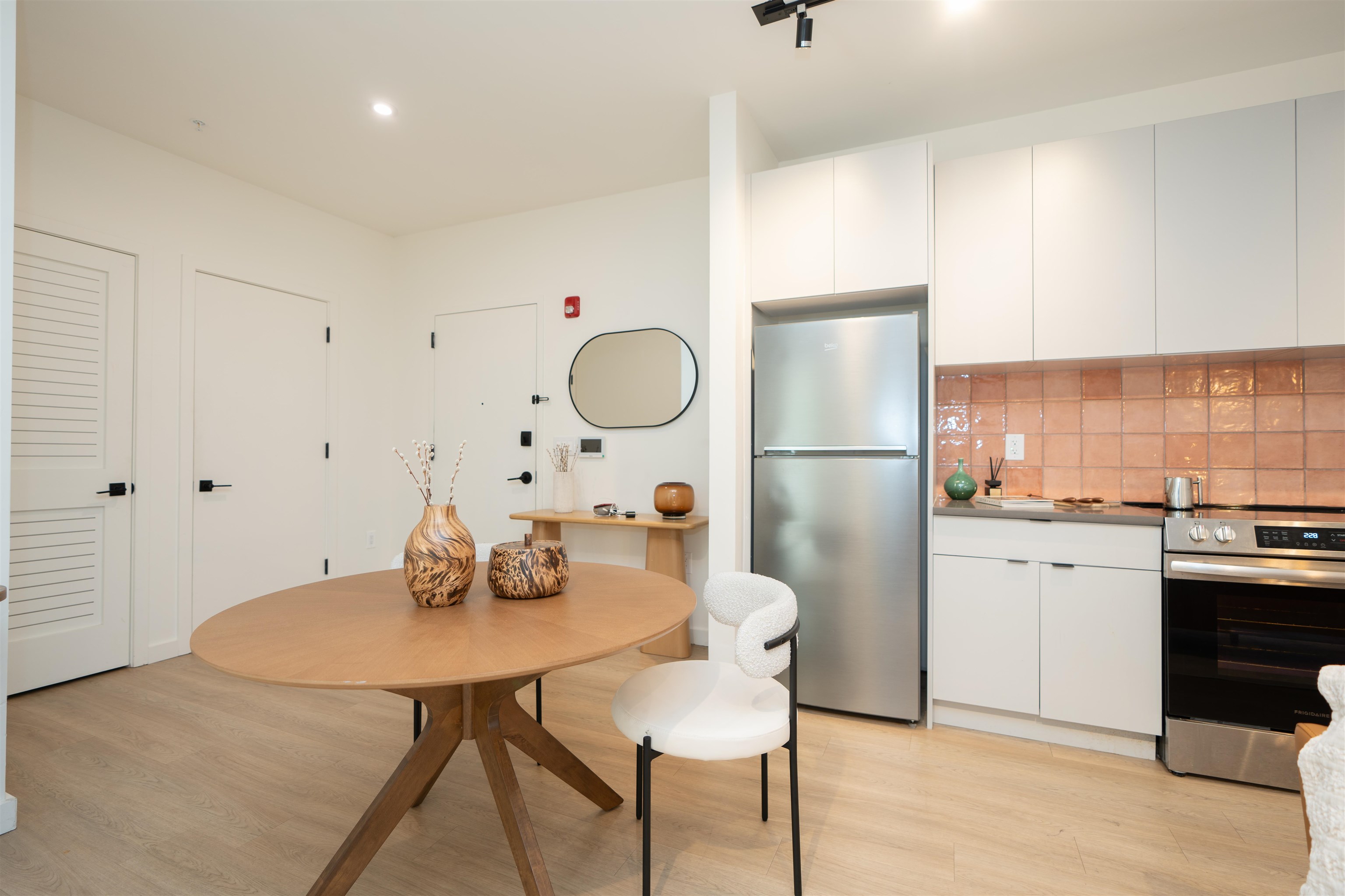 328 PACIFIC AVE Unit: 203