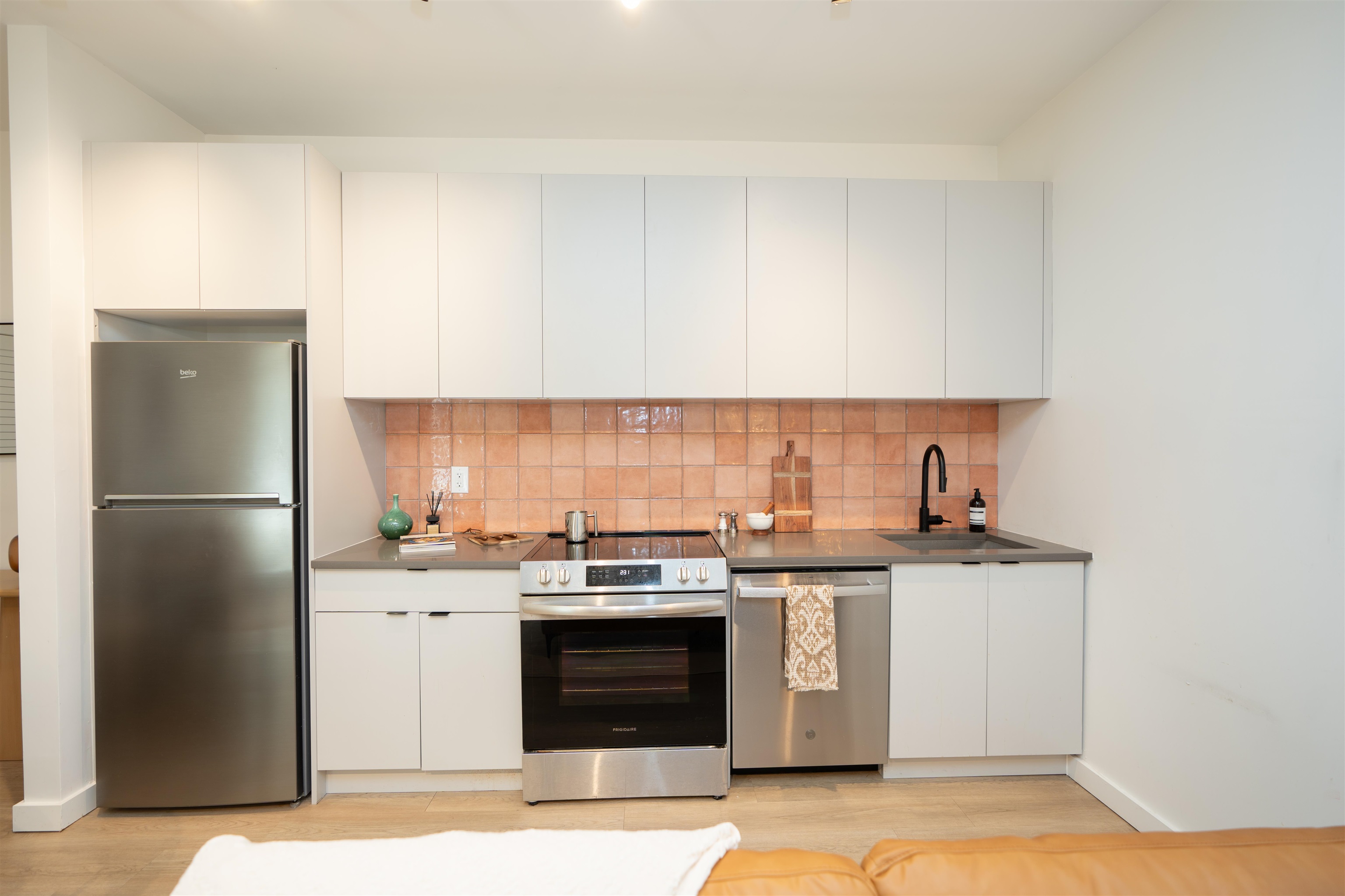 328 PACIFIC AVE Unit: 203