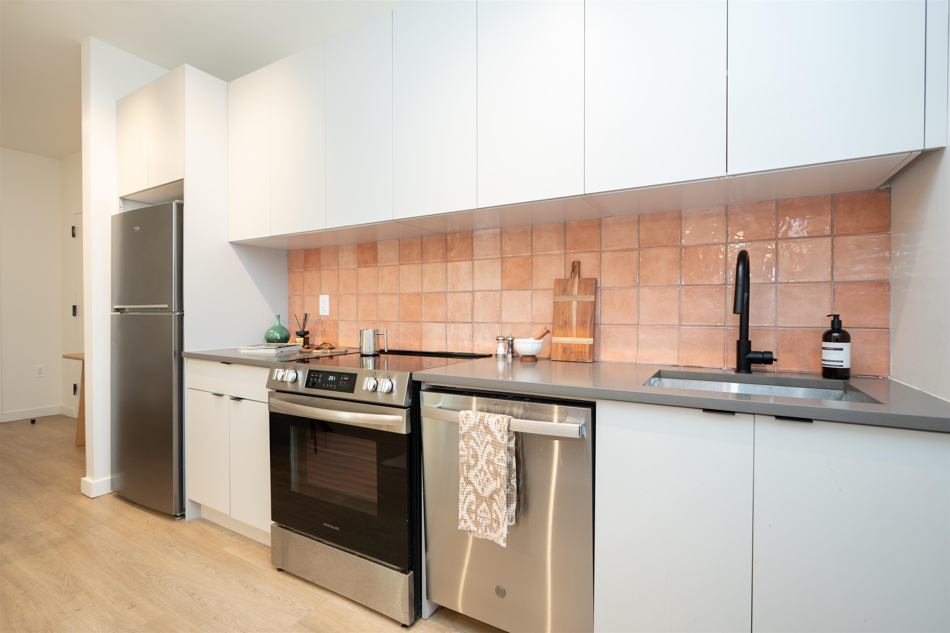 328 PACIFIC AVE Unit: 203