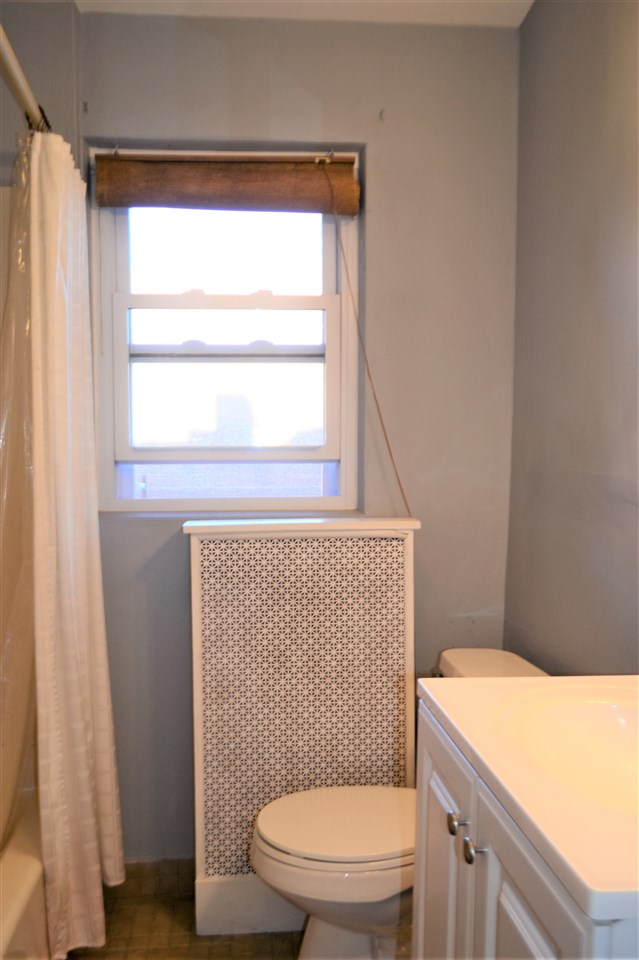 40 74TH ST Unit: 3C