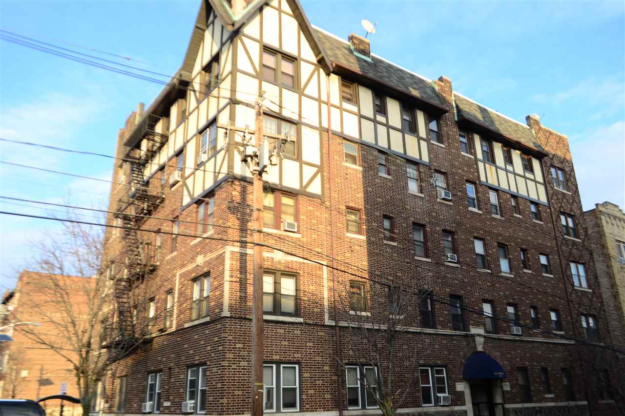40 74TH ST Unit: 3C