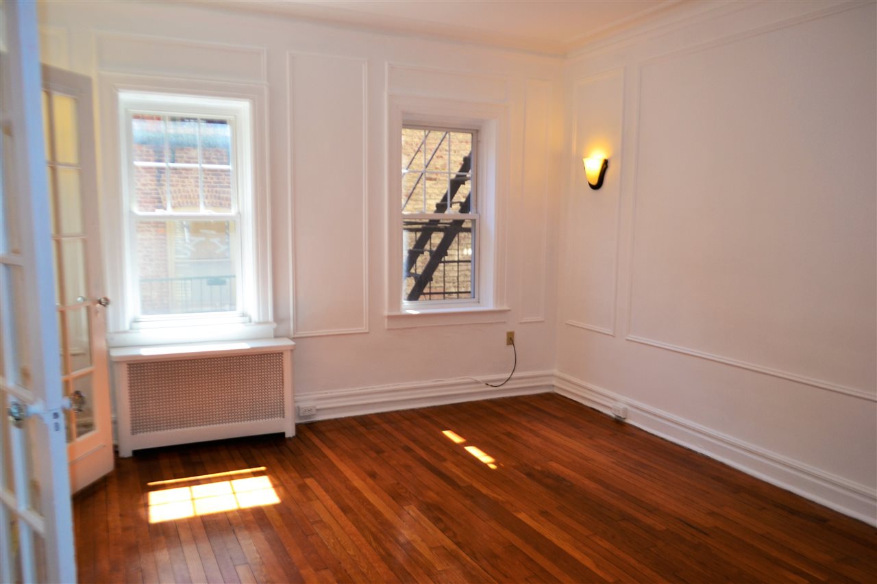 40 74TH ST Unit: 3C