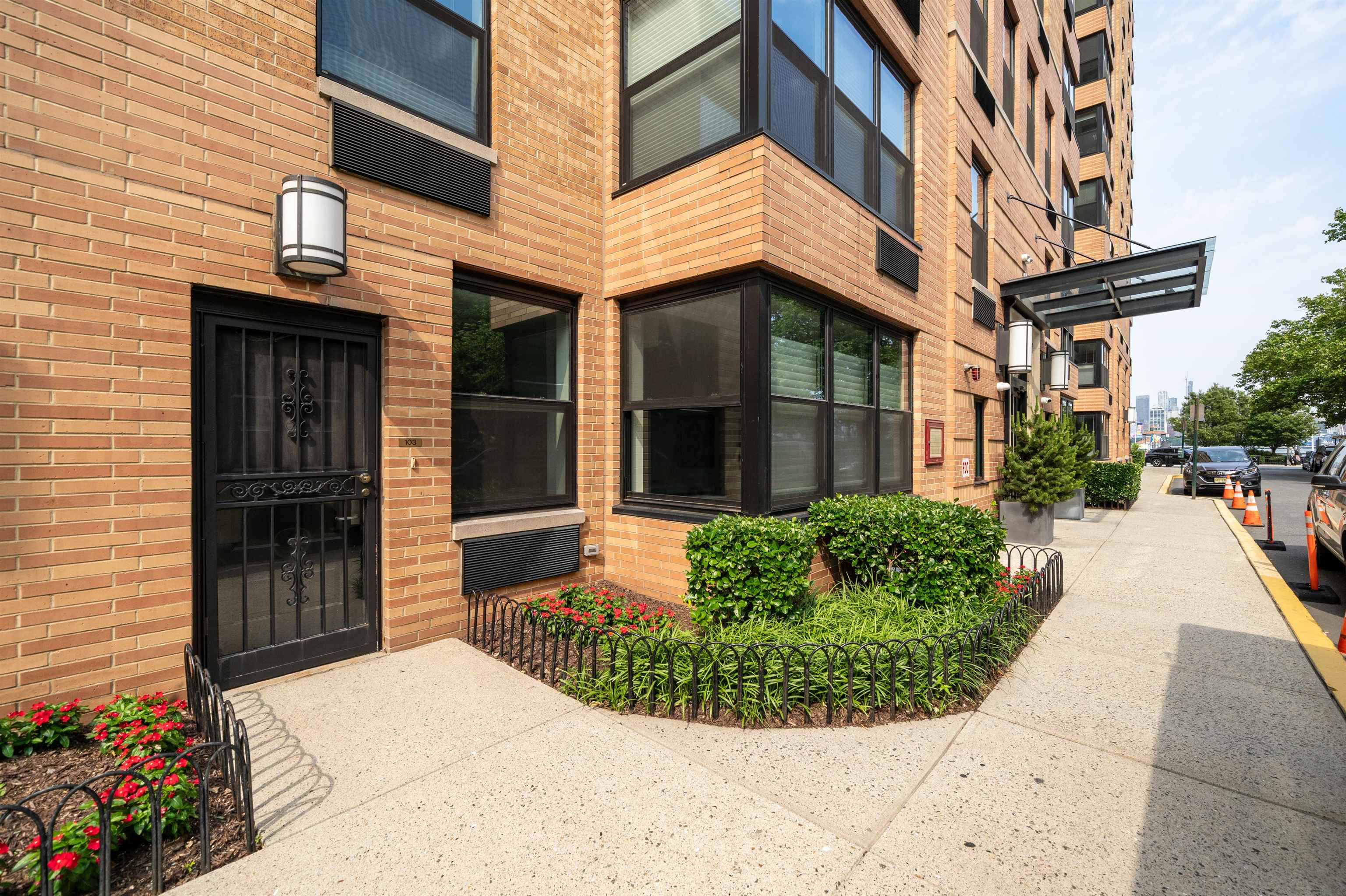 2 CONSTITUTION CT Unit: 103