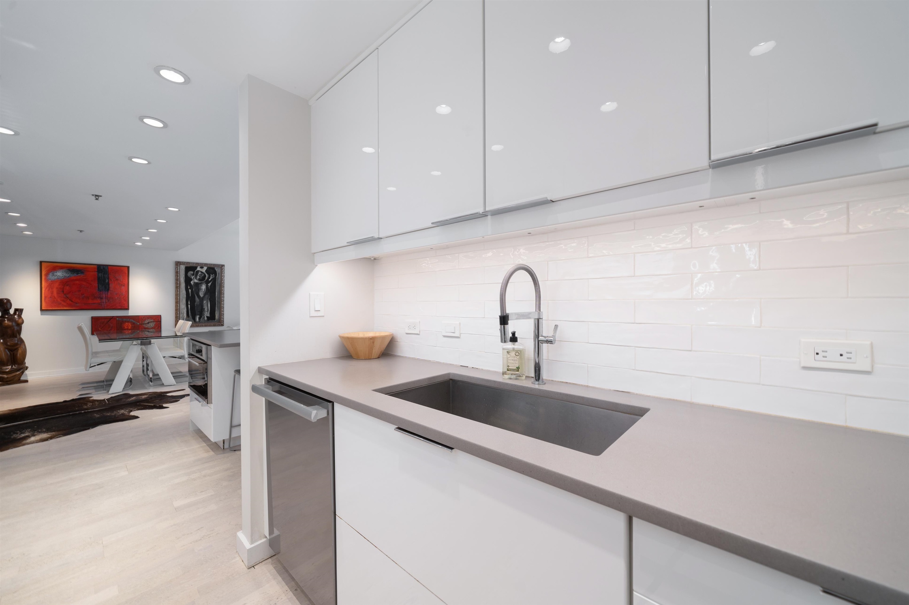 2 CONSTITUTION CT Unit: 103