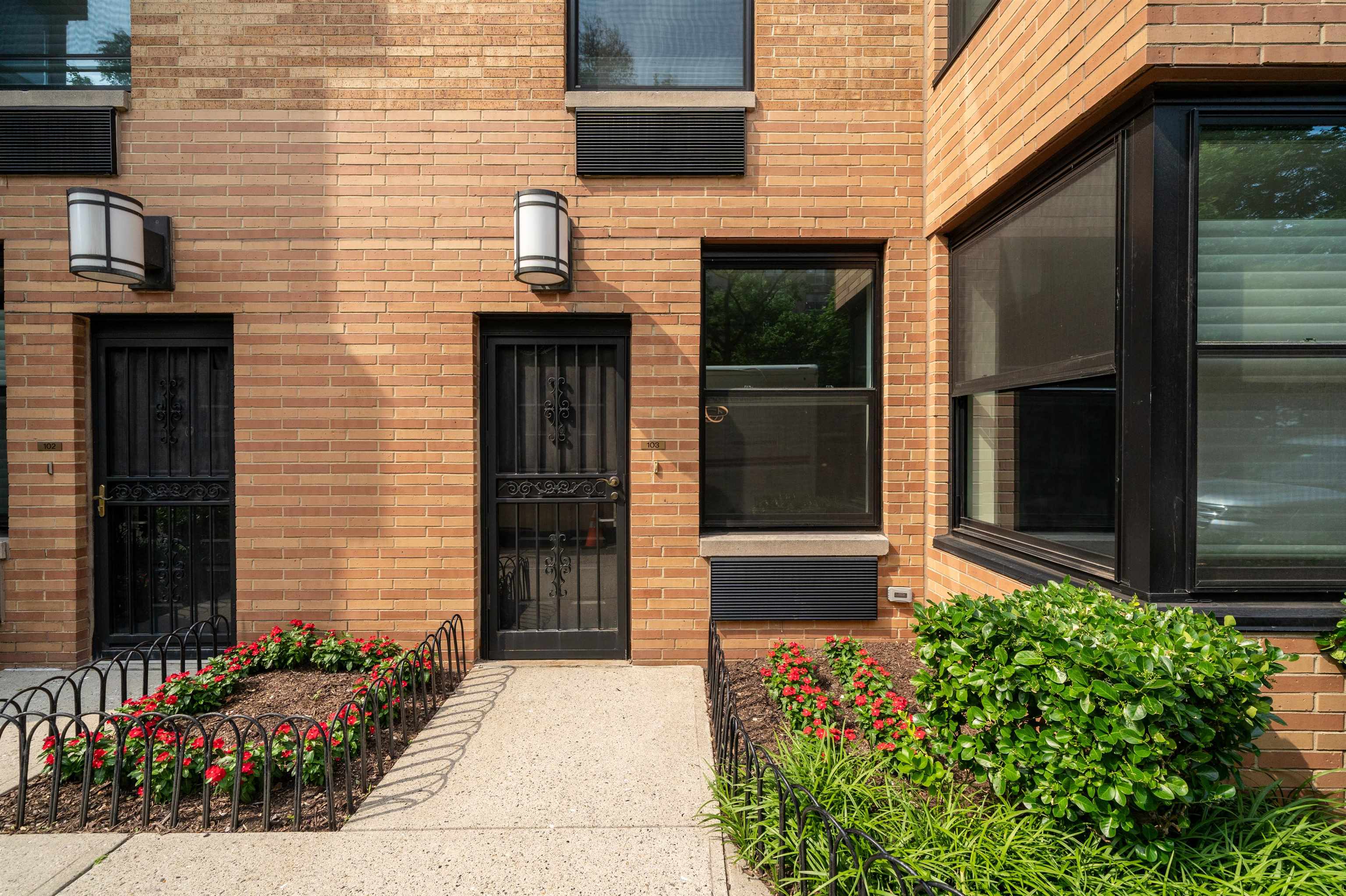 2 CONSTITUTION CT Unit: 103
