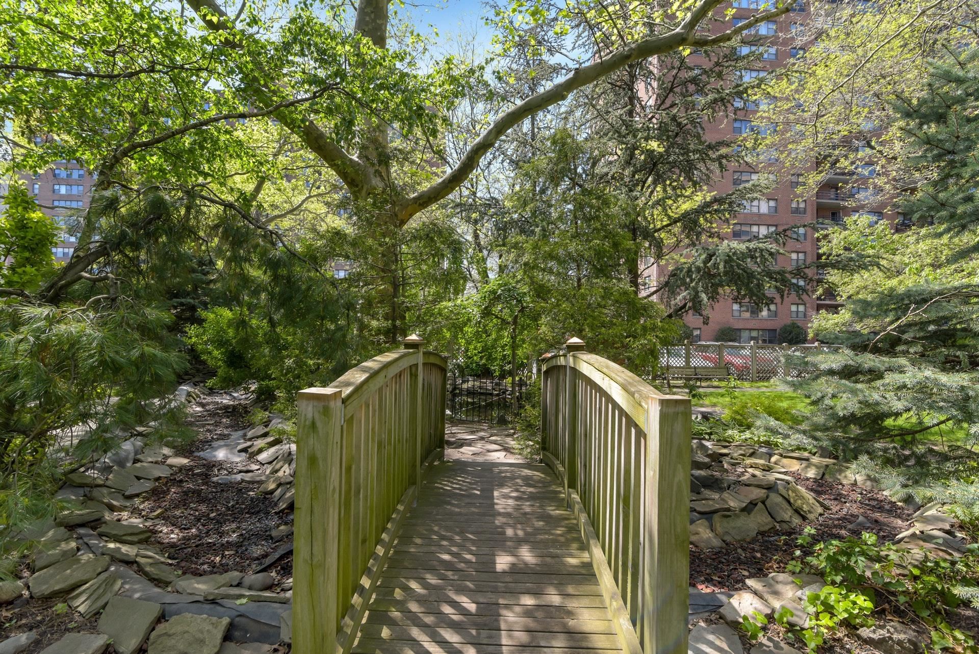 201 ST PAULS AVE Unit: 7M
