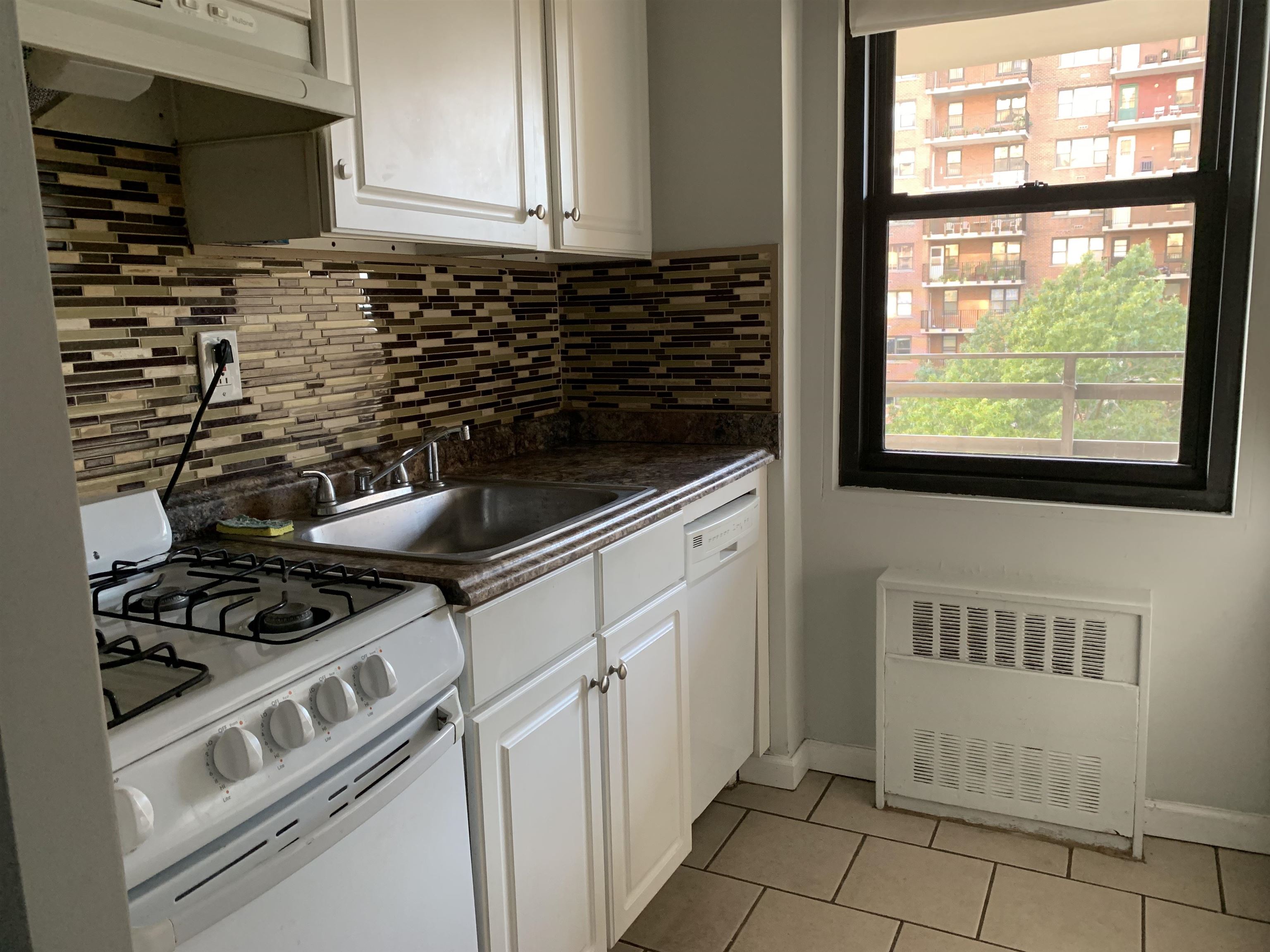 201 ST PAULS AVE Unit: 7M