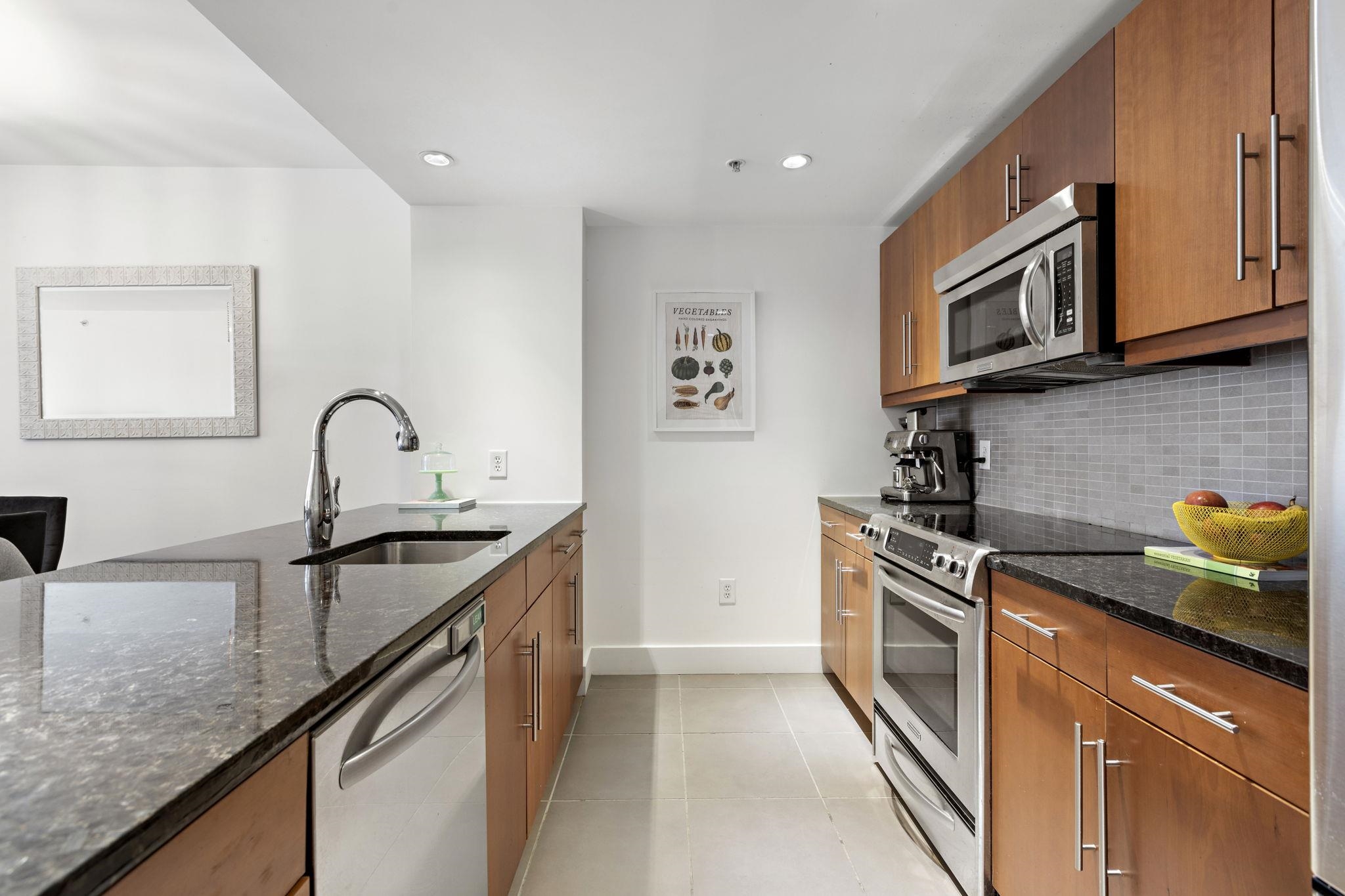 88 MORGAN ST Unit: 404