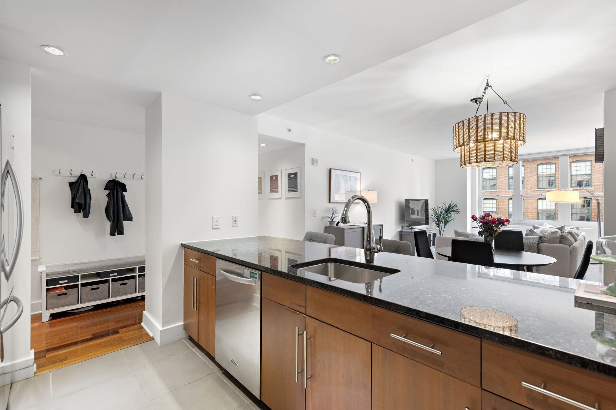 88 MORGAN ST Unit: 404