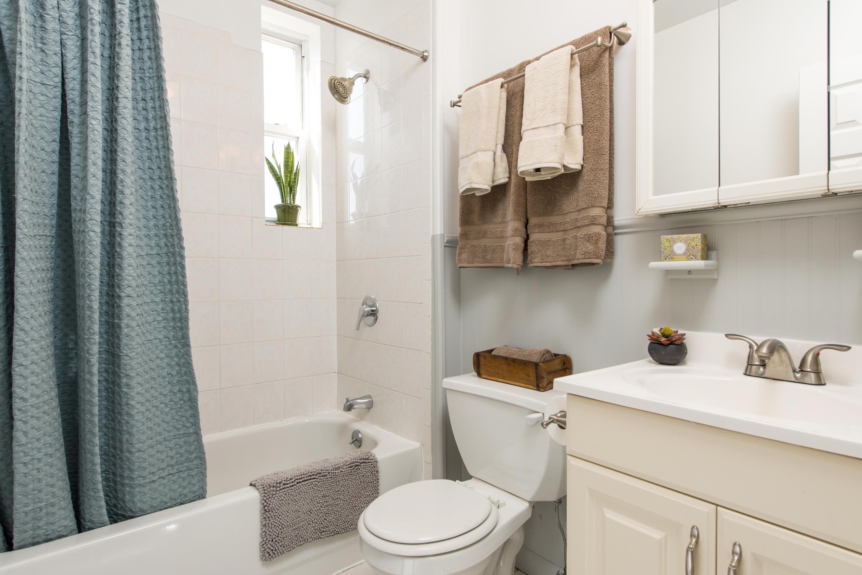734 ADAMS ST Unit: 4B