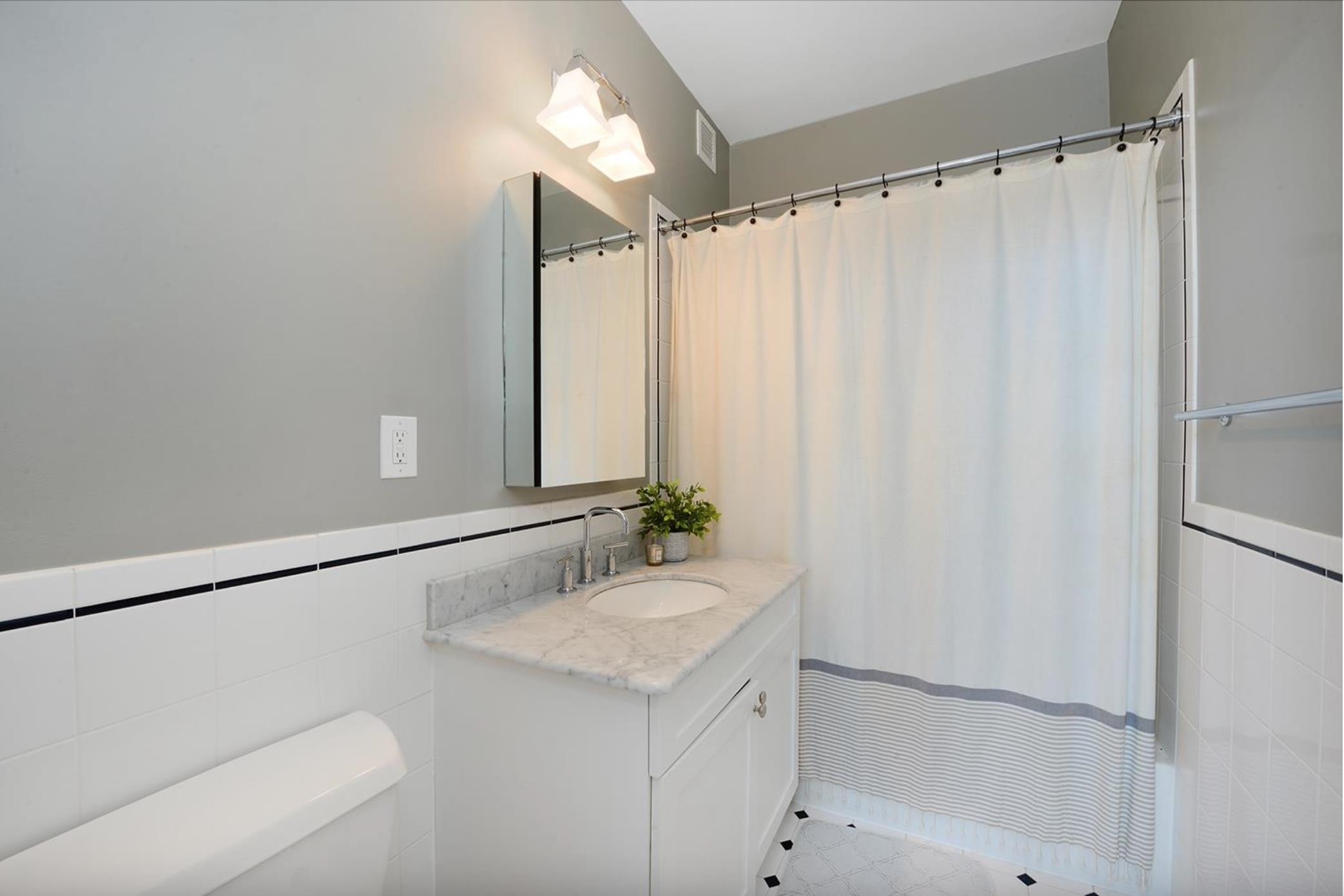 1500 HUDSON ST Unit: 9Q