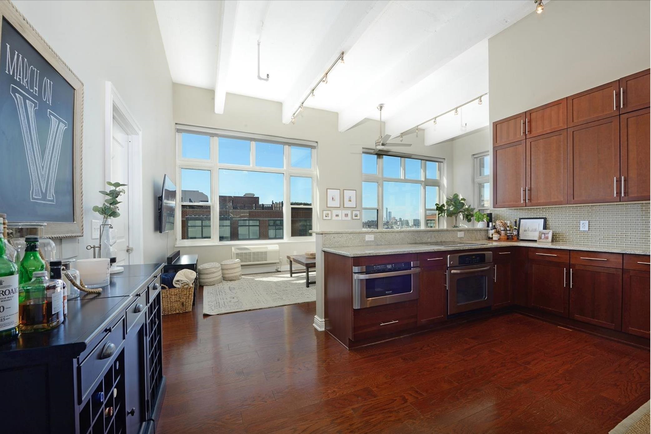 1500 HUDSON ST Unit: 9Q