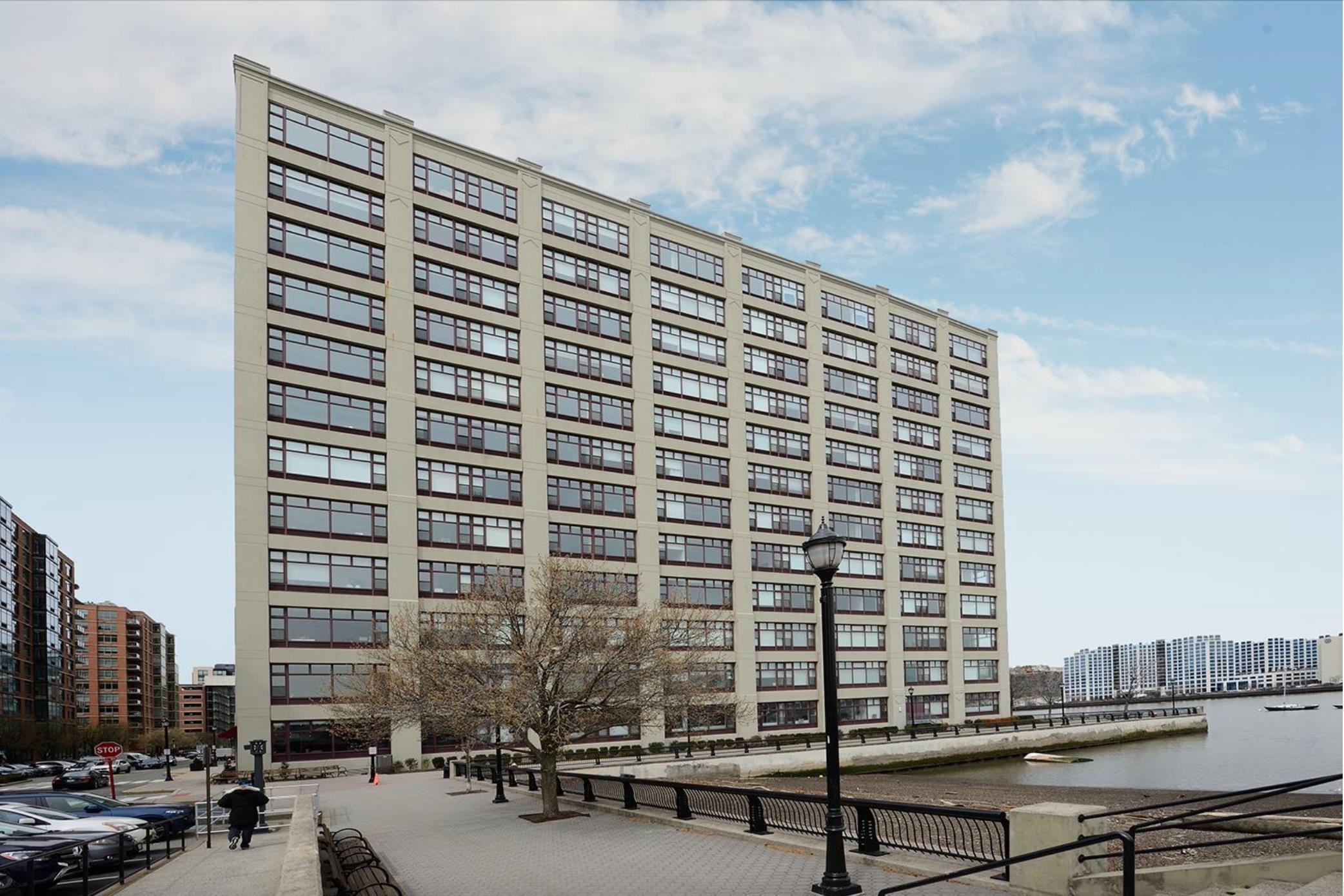 1500 HUDSON ST Unit: 9Q