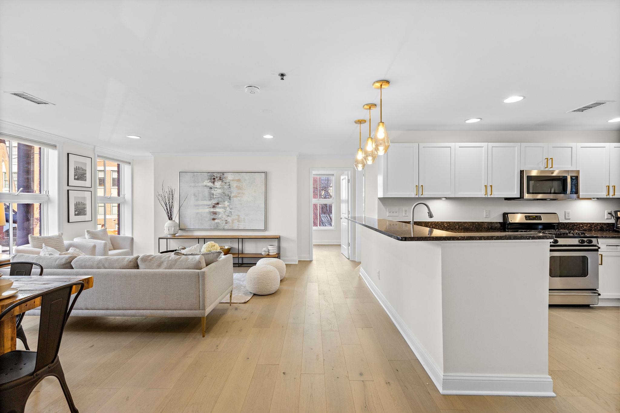 812 GRAND ST Unit: 211