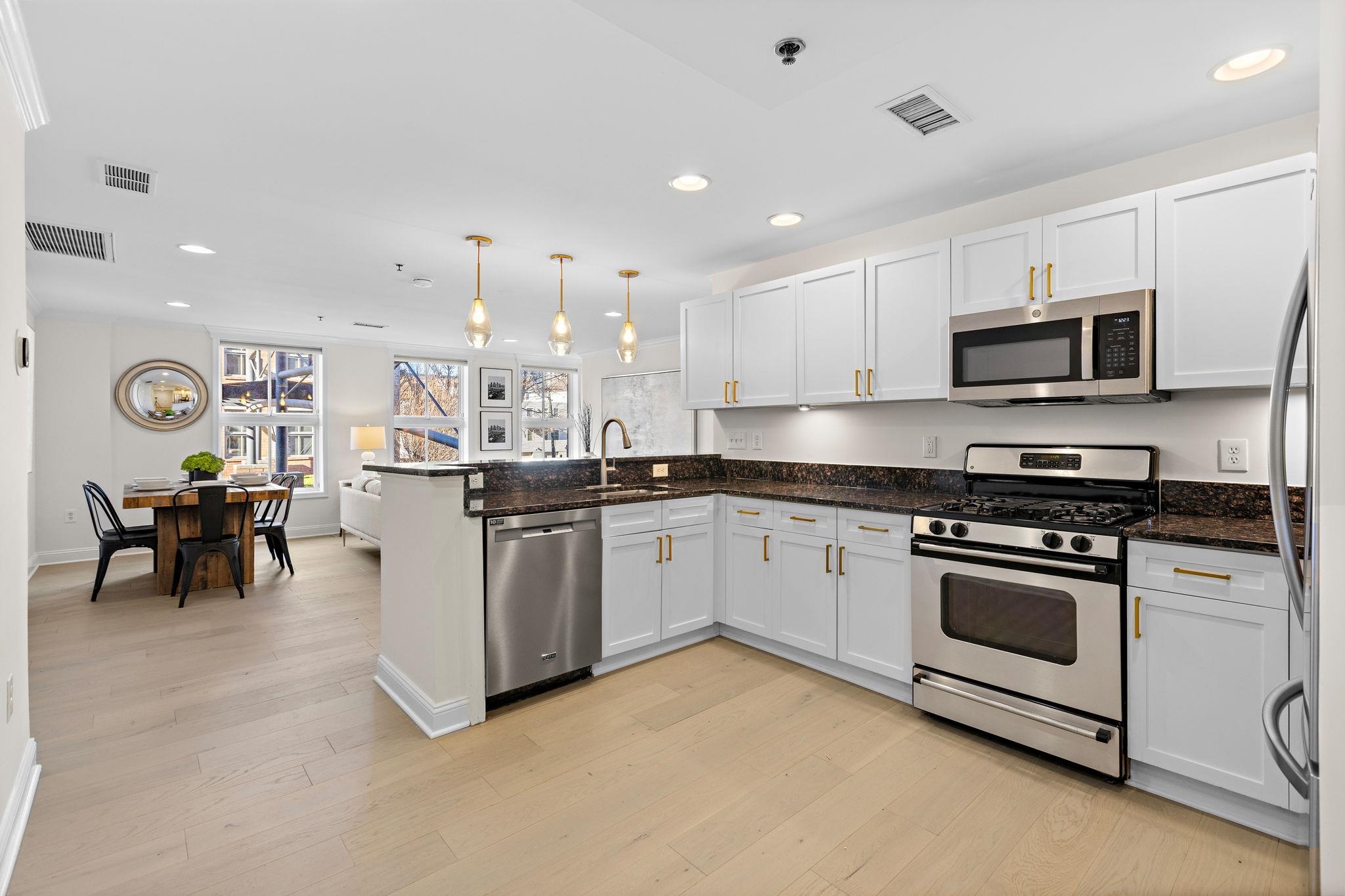 812 GRAND ST Unit: 211