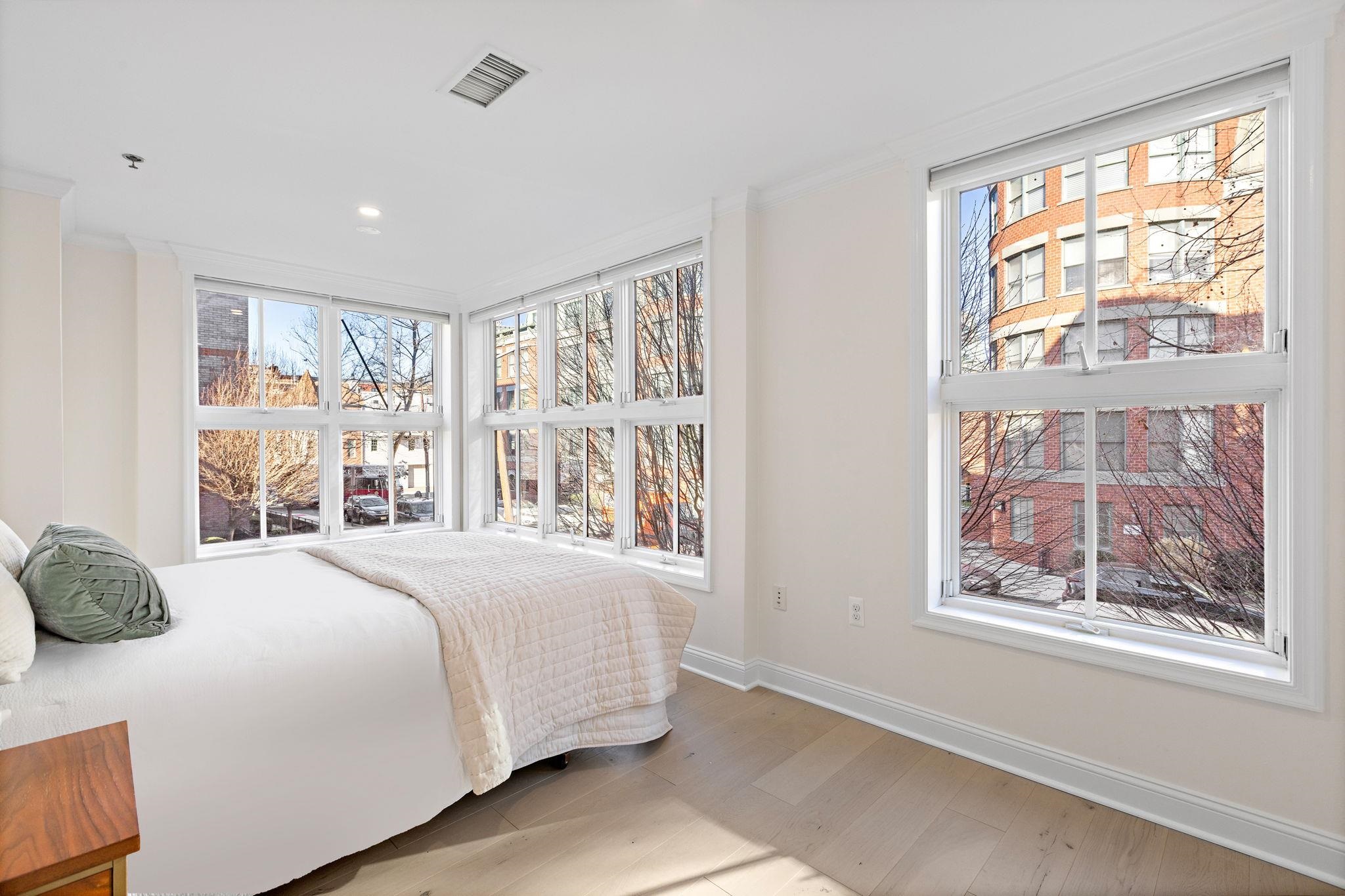 812 GRAND ST Unit: 211