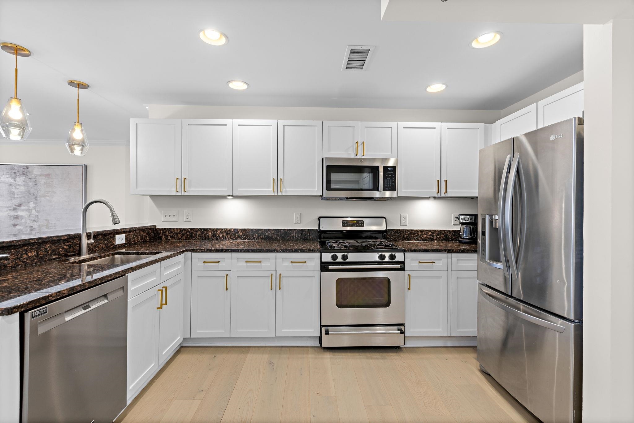 812 GRAND ST Unit: 211