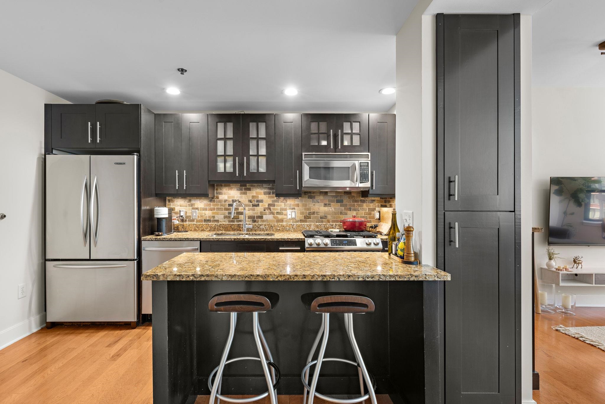 1025 MAXWELL LANE Unit: 915