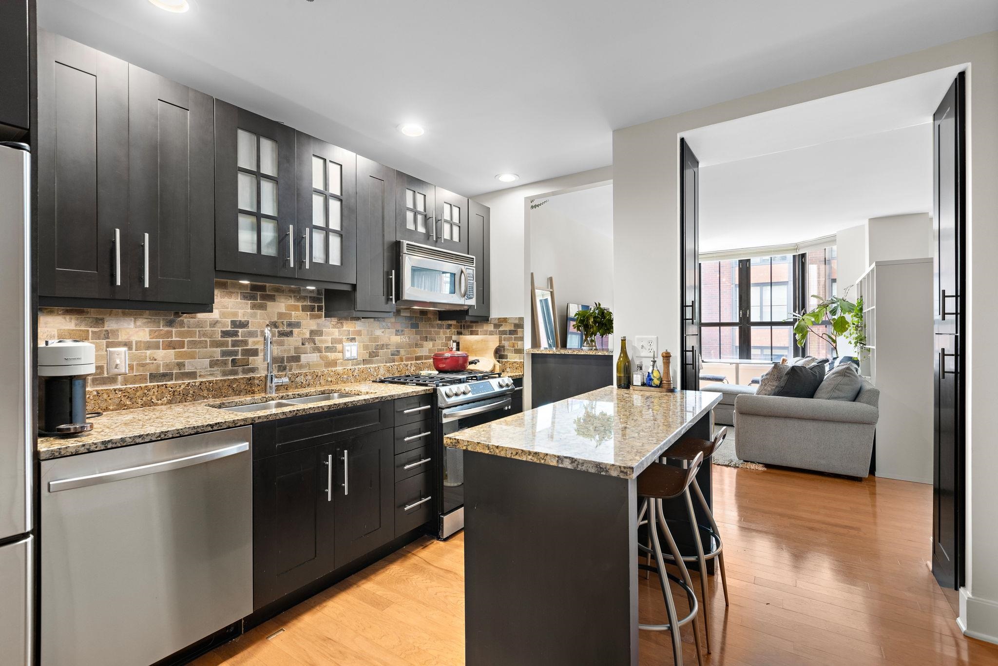 1025 MAXWELL LANE Unit: 915