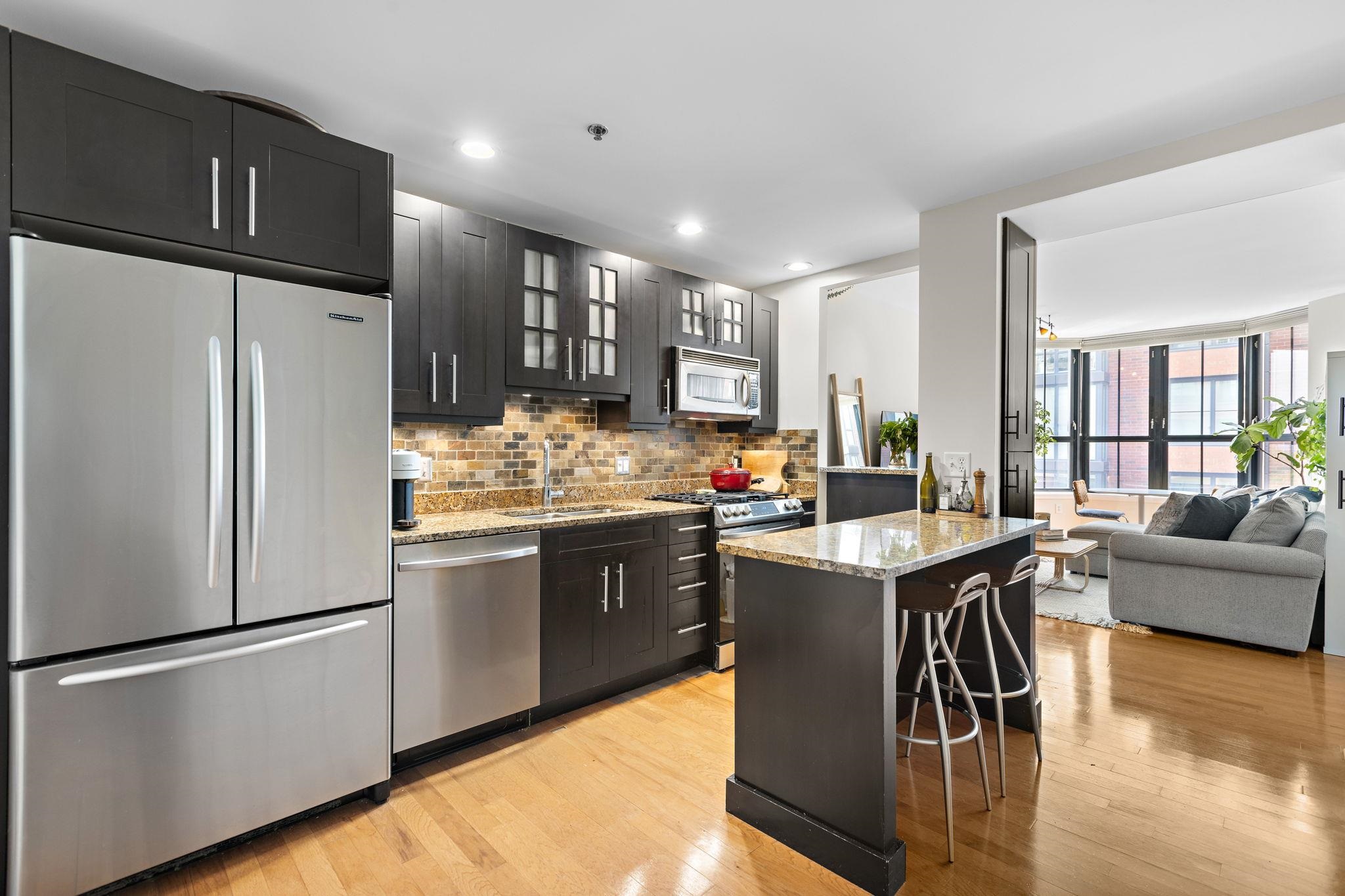 1025 MAXWELL LANE Unit: 915