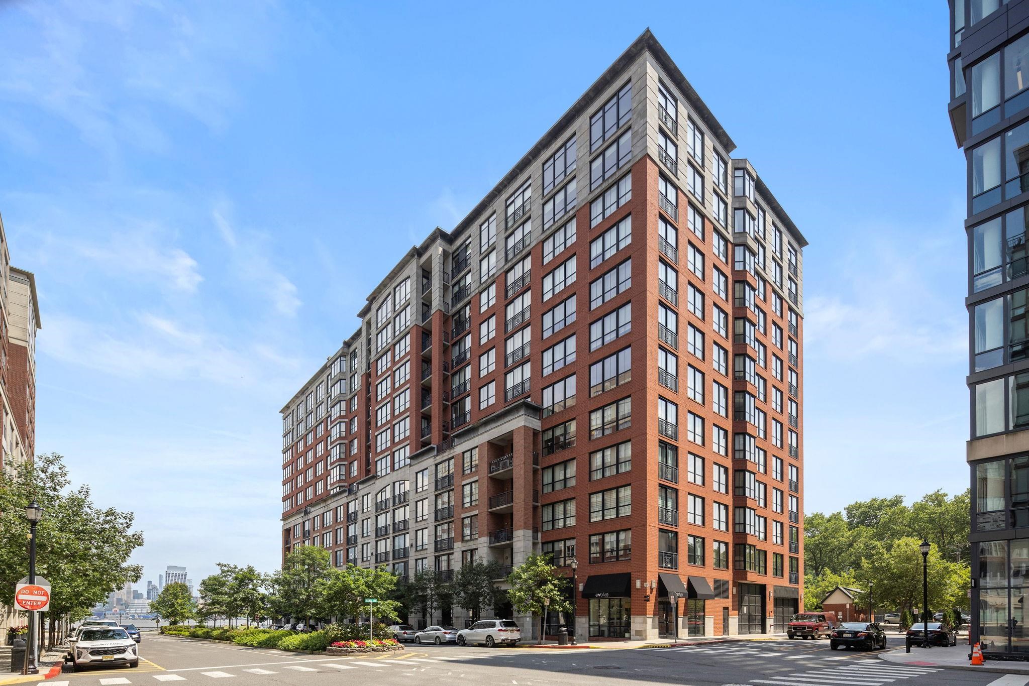 1025 MAXWELL LANE Unit: 915