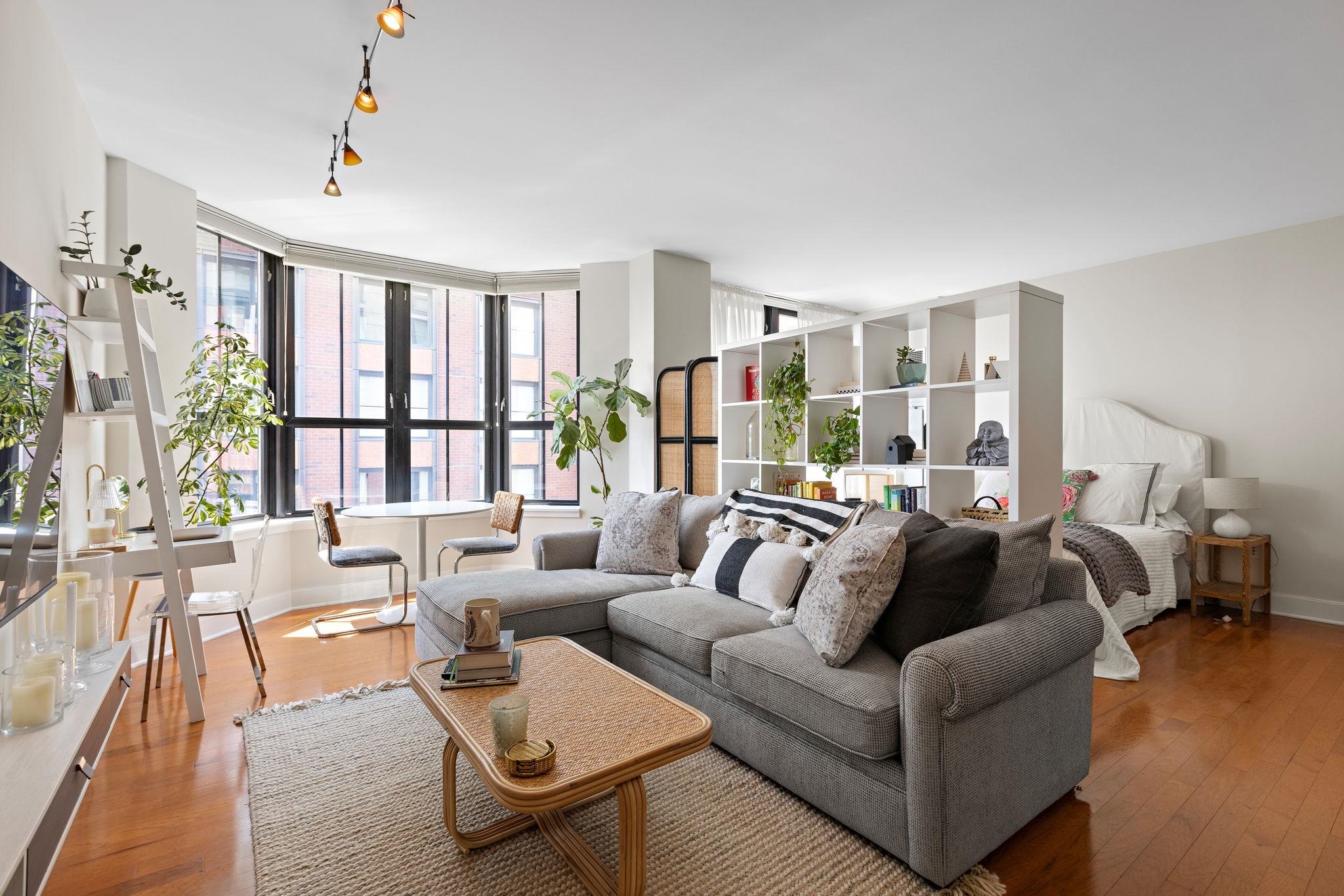 1025 MAXWELL LANE Unit: 915