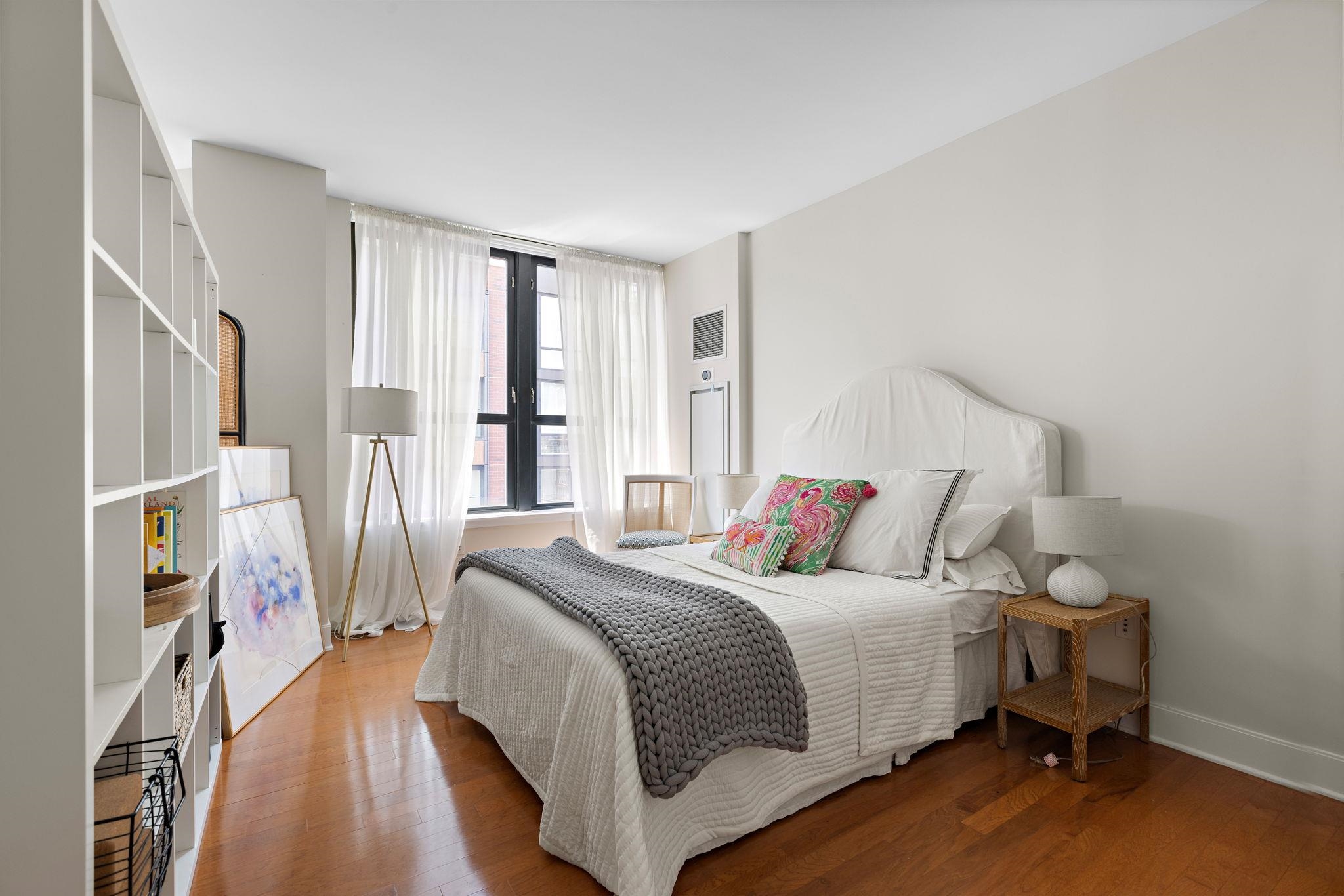 1025 MAXWELL LANE Unit: 915