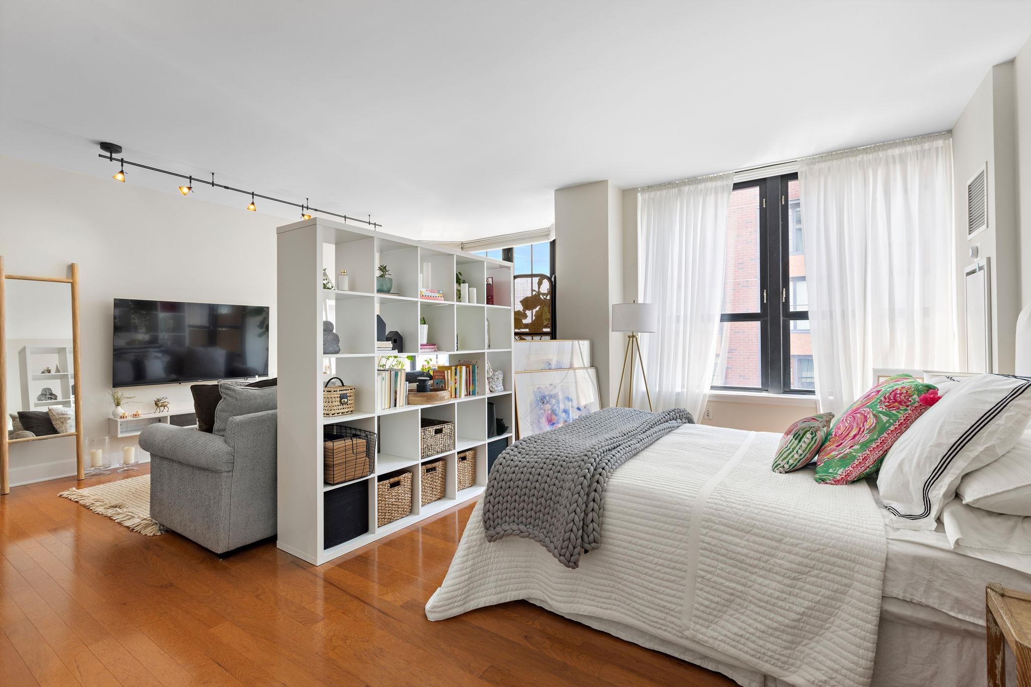 1025 MAXWELL LANE Unit: 915