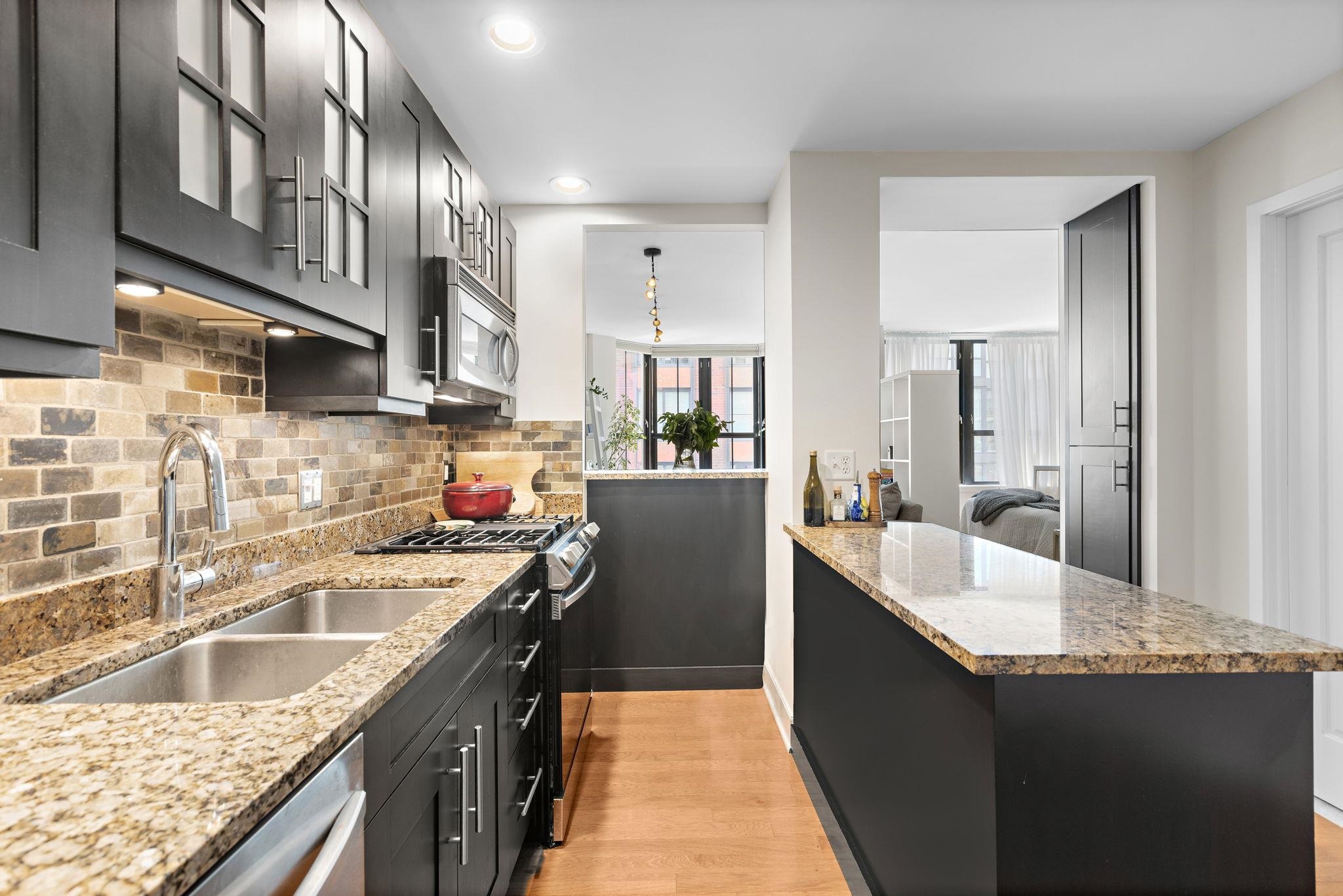 1025 MAXWELL LANE Unit: 915