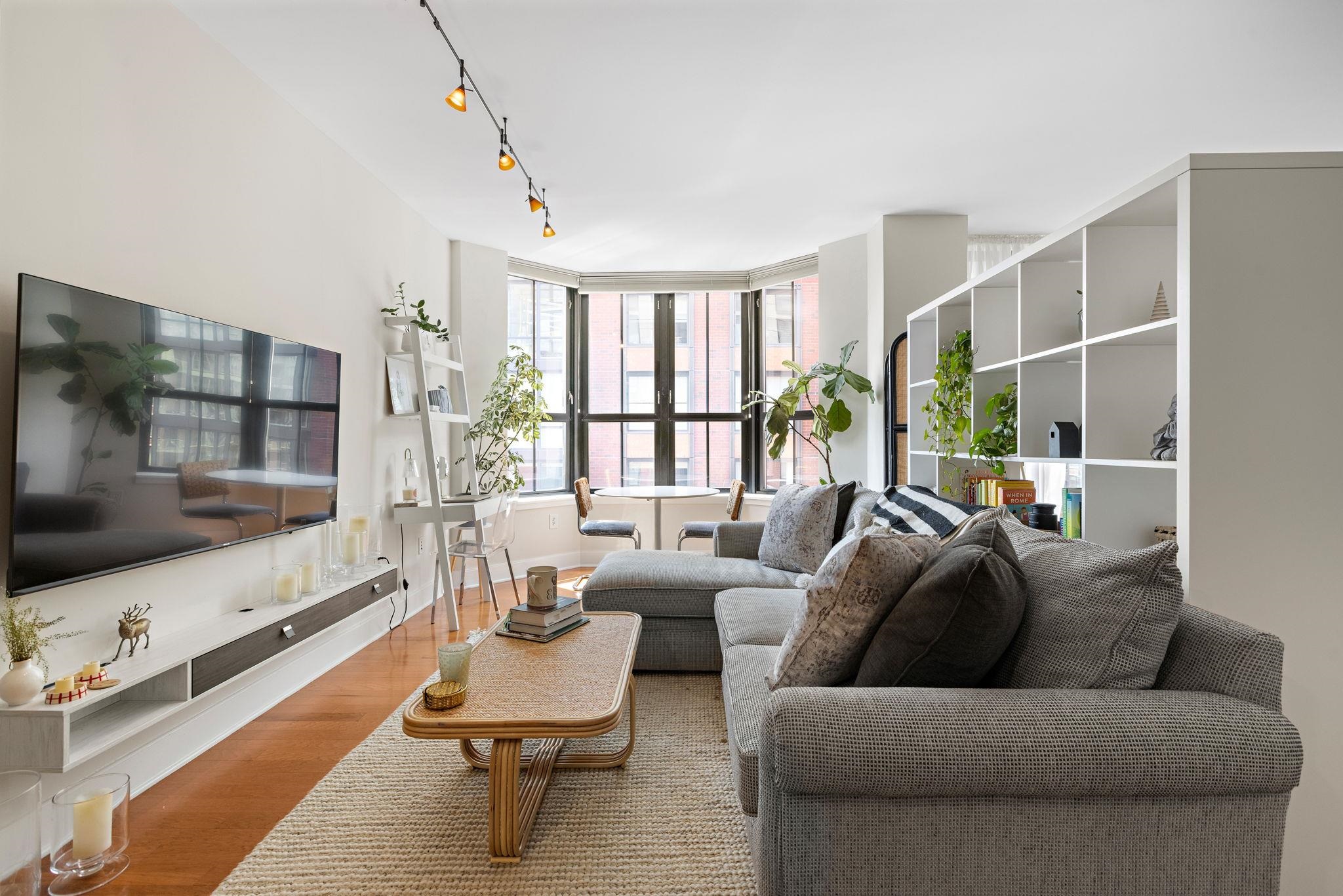 1025 MAXWELL LANE Unit: 915
