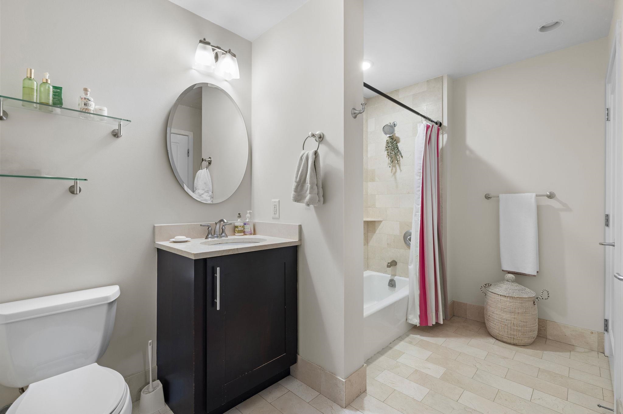 1025 MAXWELL LANE Unit: 915