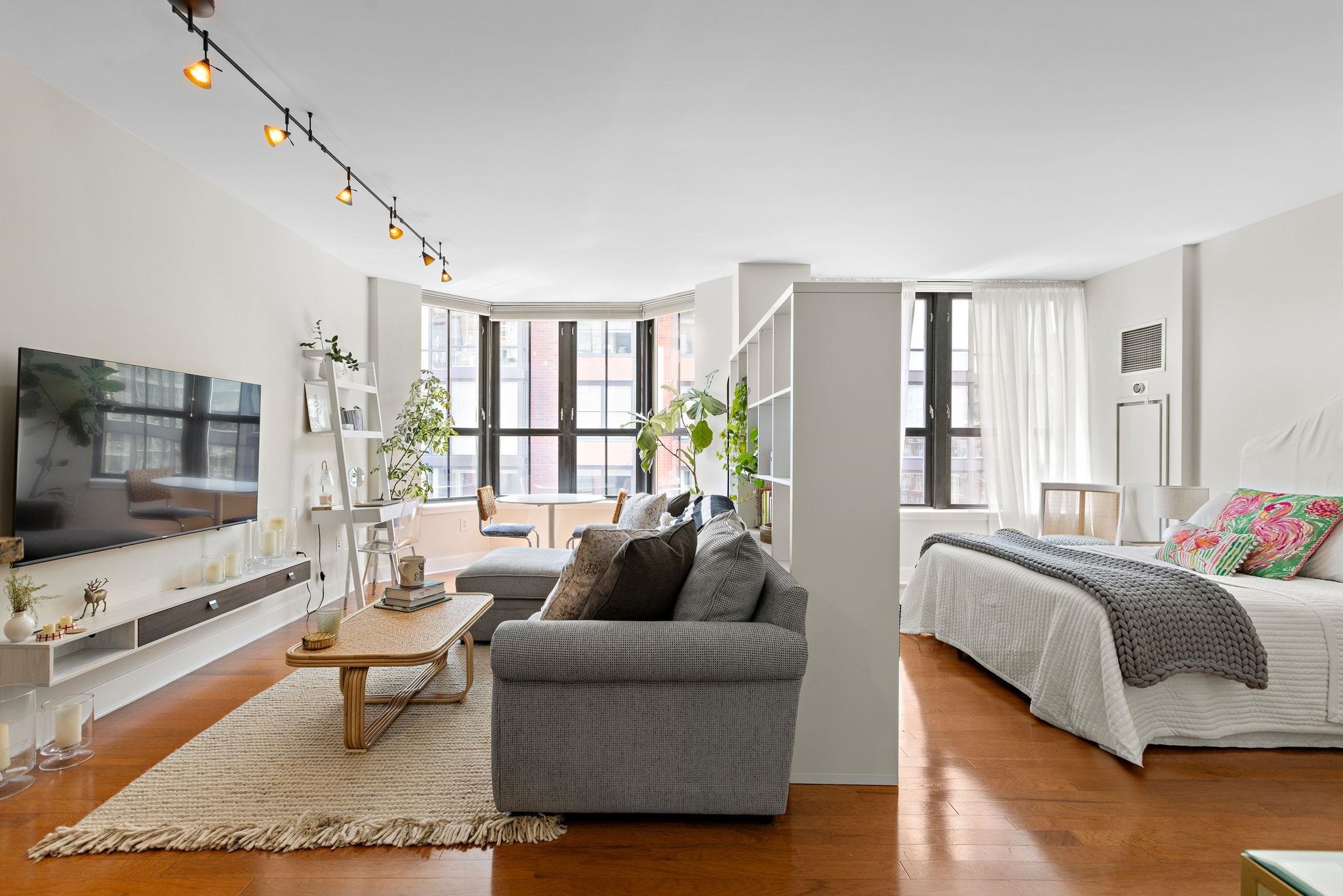 1025 MAXWELL LANE Unit: 915