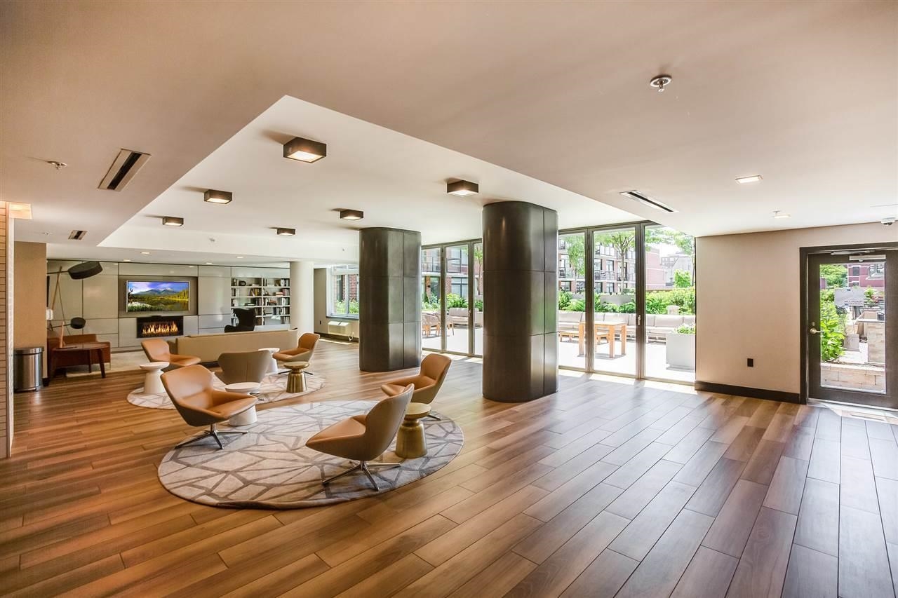 1400 HUDSON ST Unit: 421