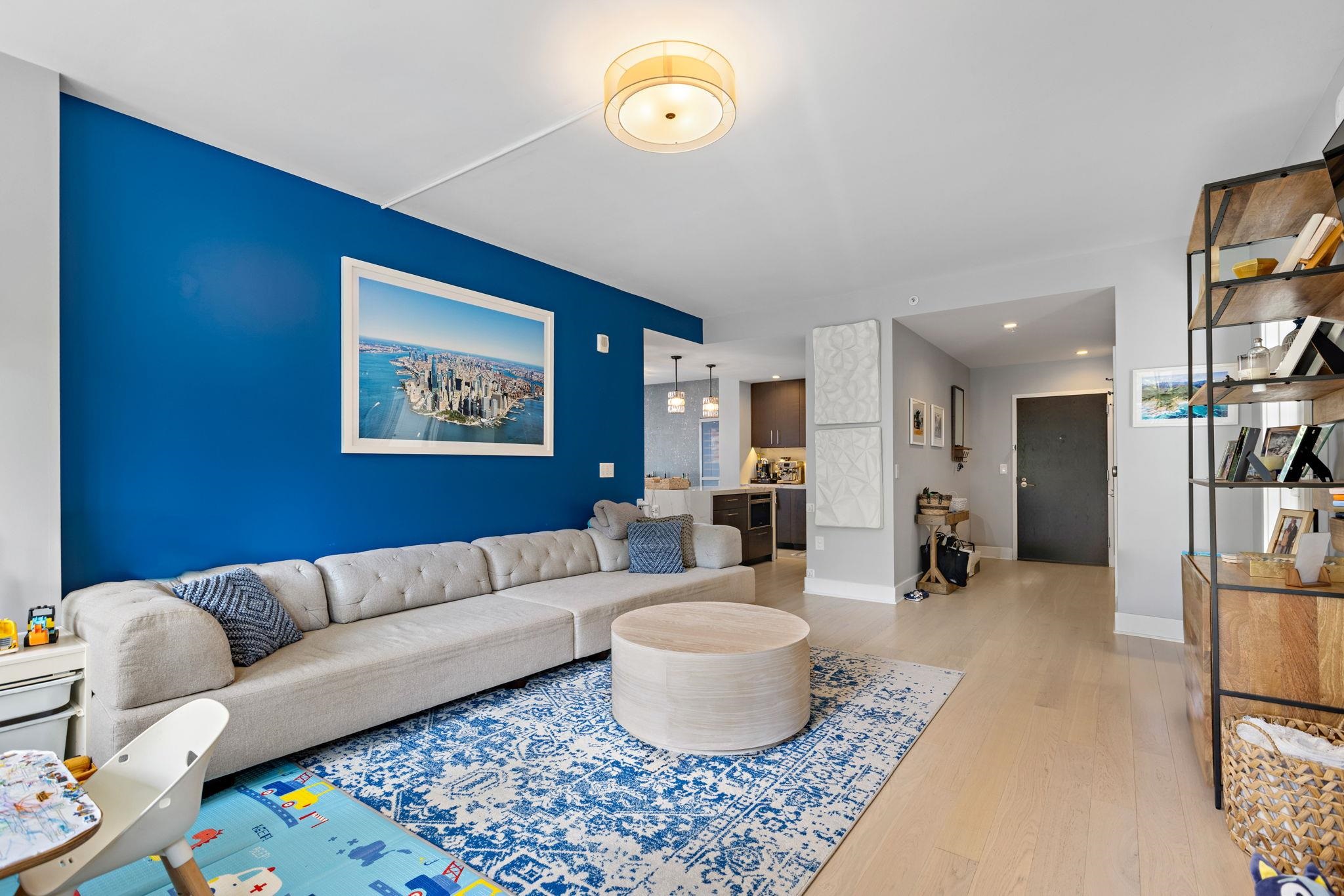 1400 HUDSON ST Unit: 421