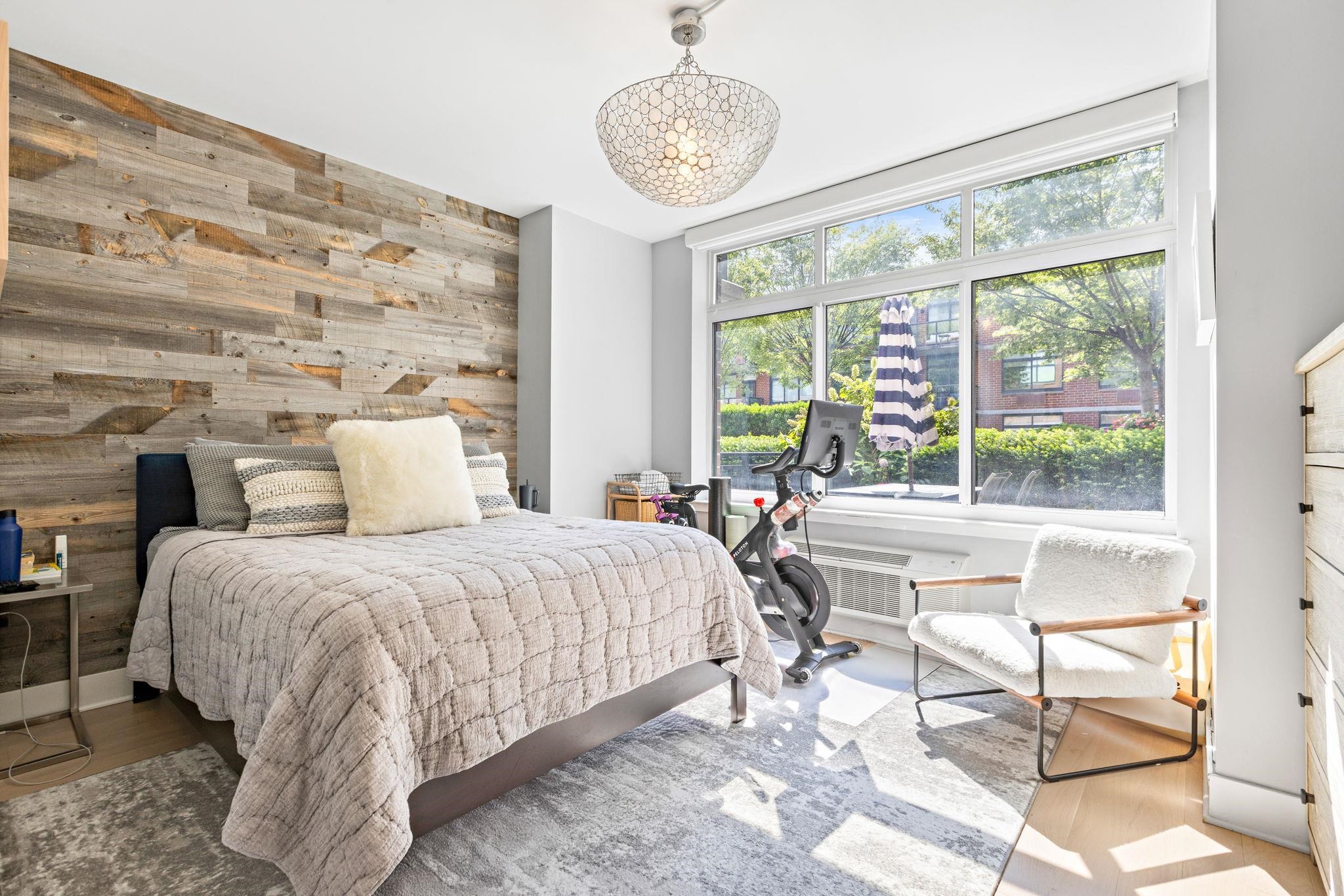 1400 HUDSON ST Unit: 421