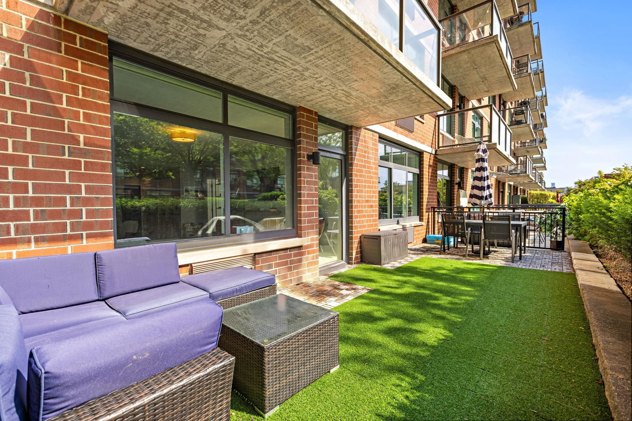 1400 HUDSON ST Unit: 421