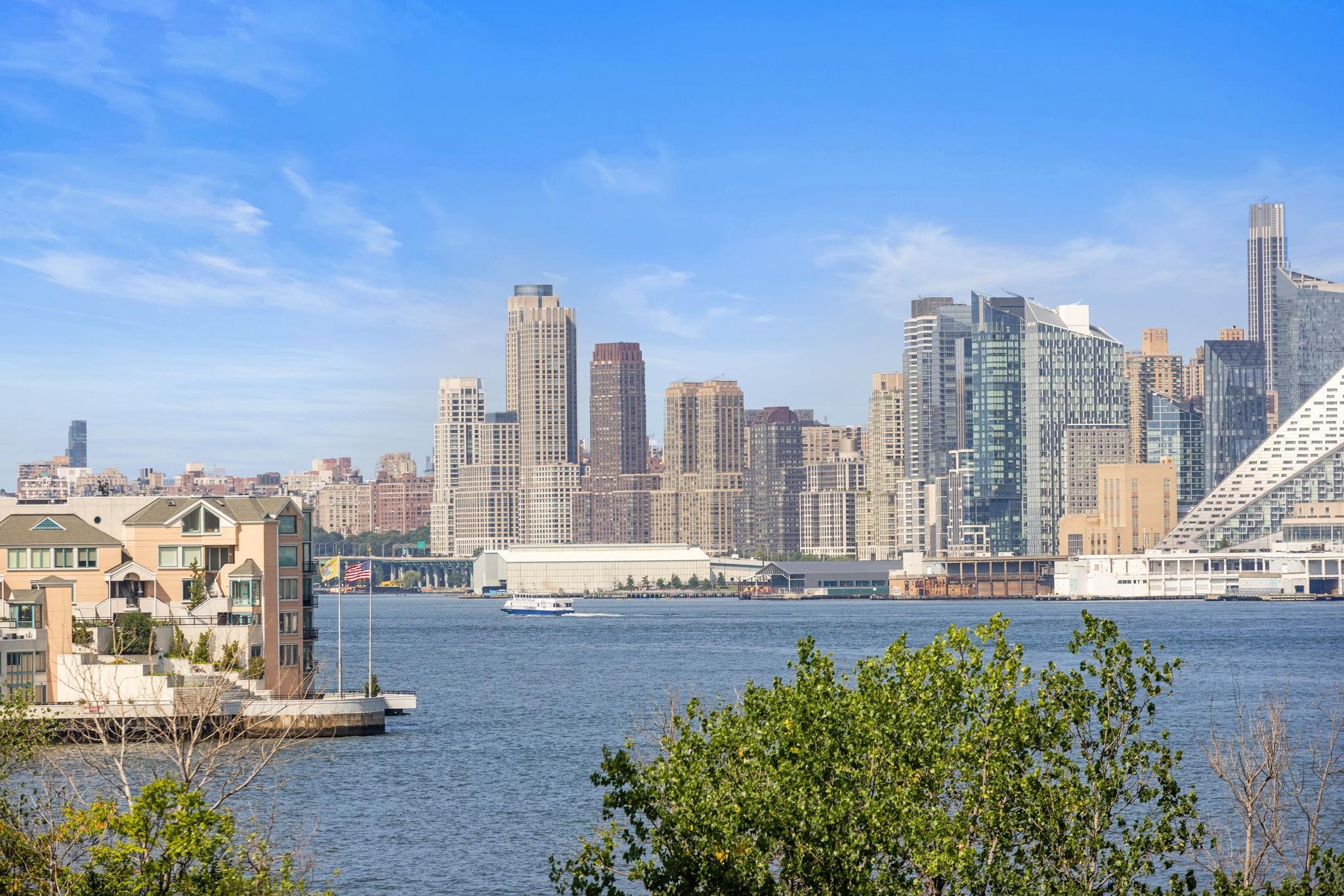 1400 HUDSON ST Unit: 421