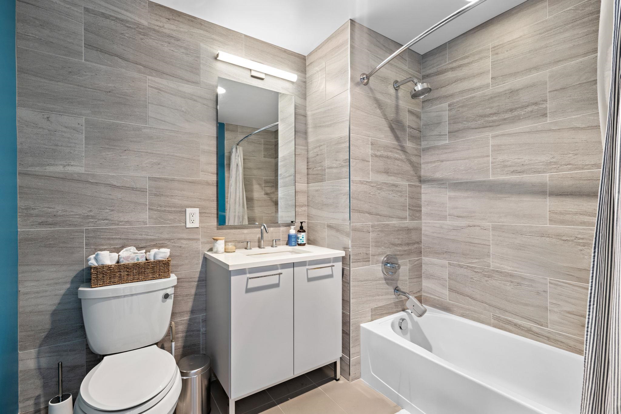 1400 HUDSON ST Unit: 421