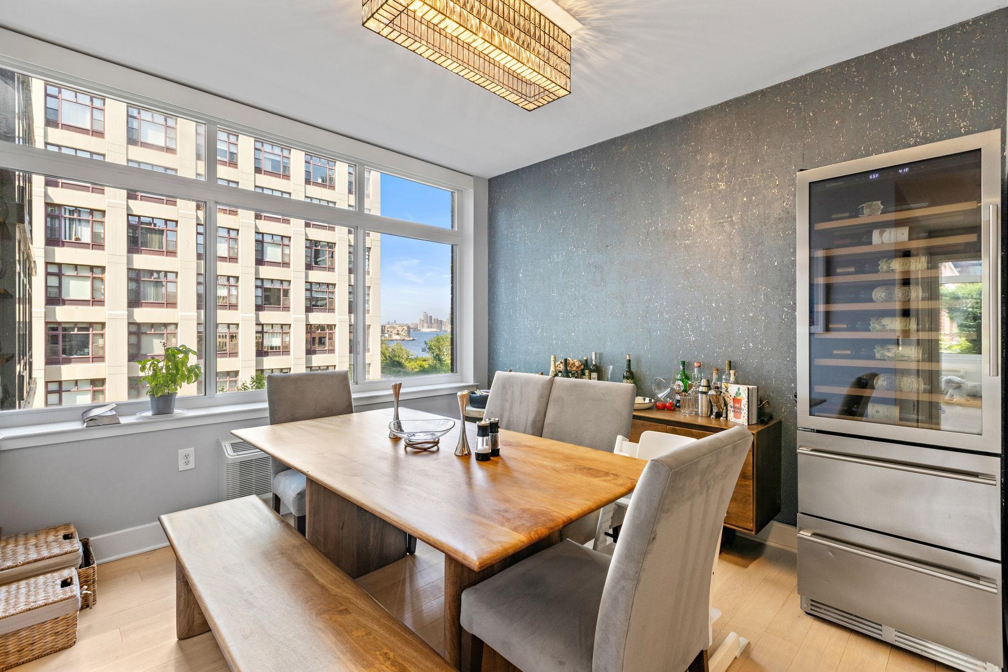 1400 HUDSON ST Unit: 421