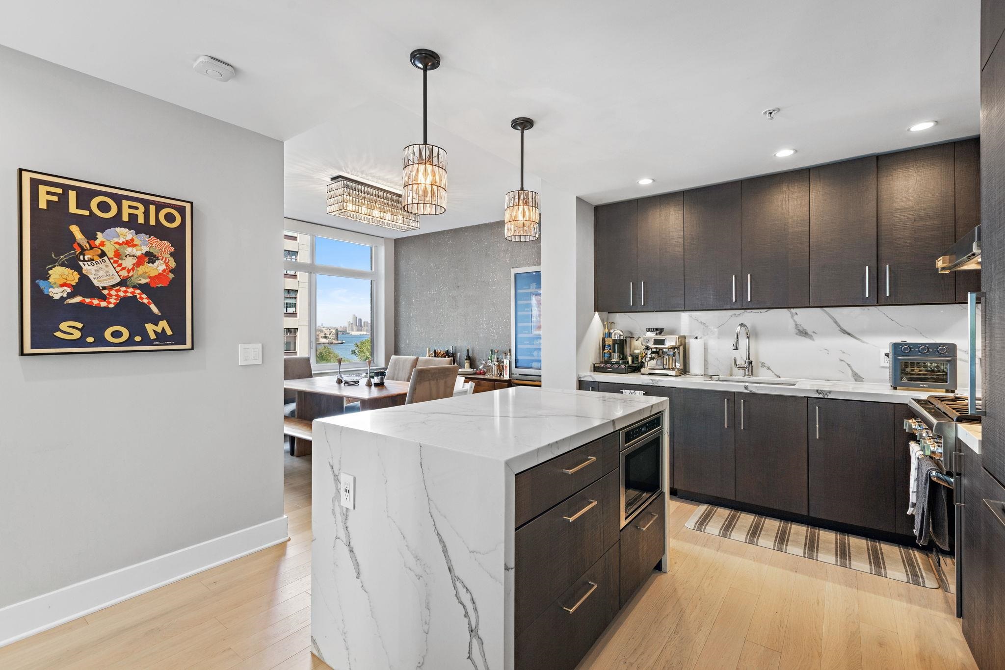 1400 HUDSON ST Unit: 421