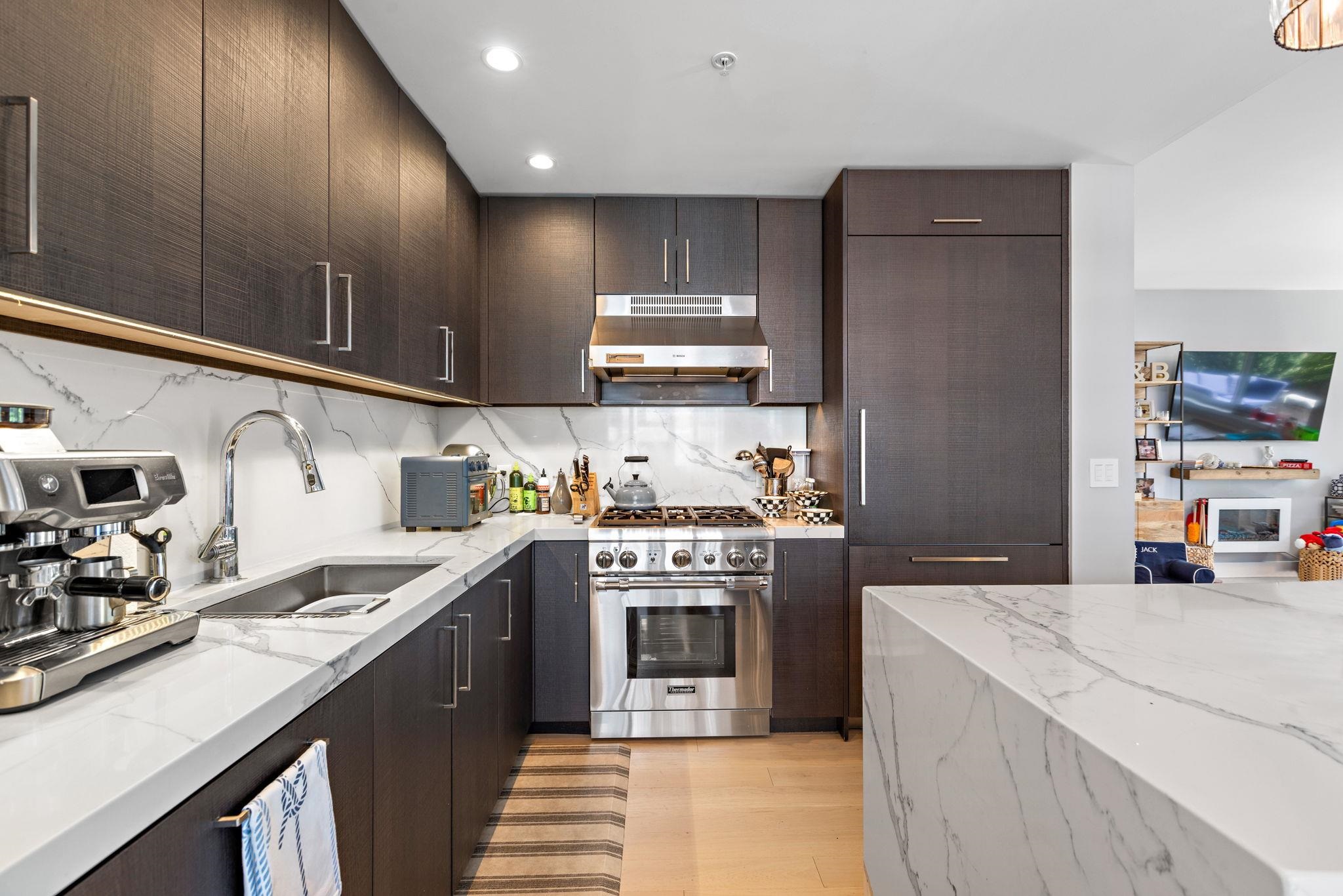 1400 HUDSON ST Unit: 421
