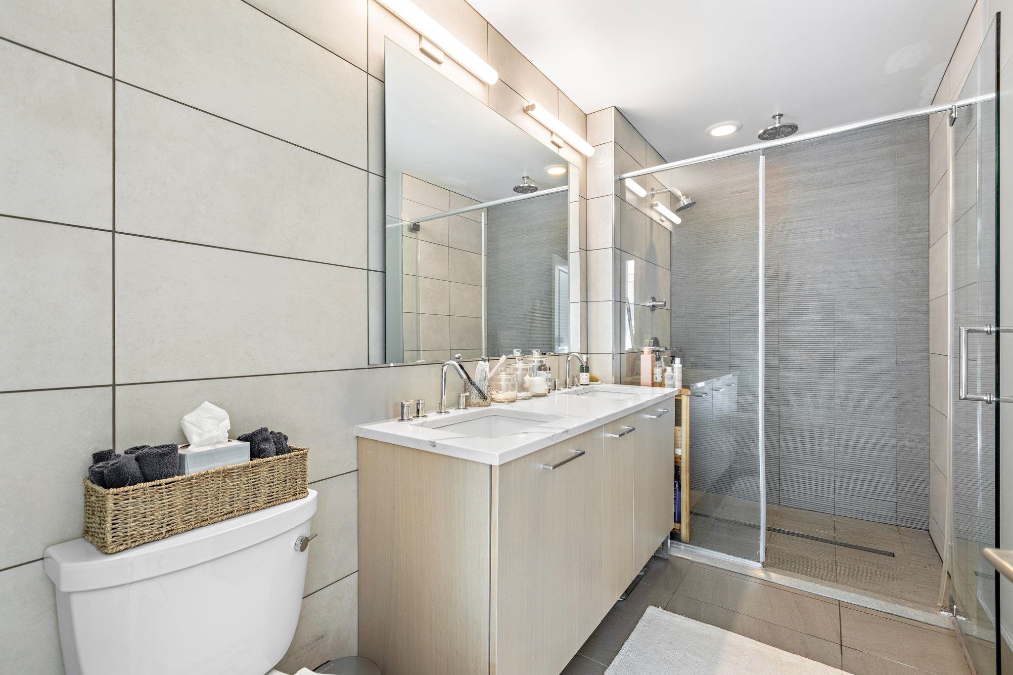 1400 HUDSON ST Unit: 421
