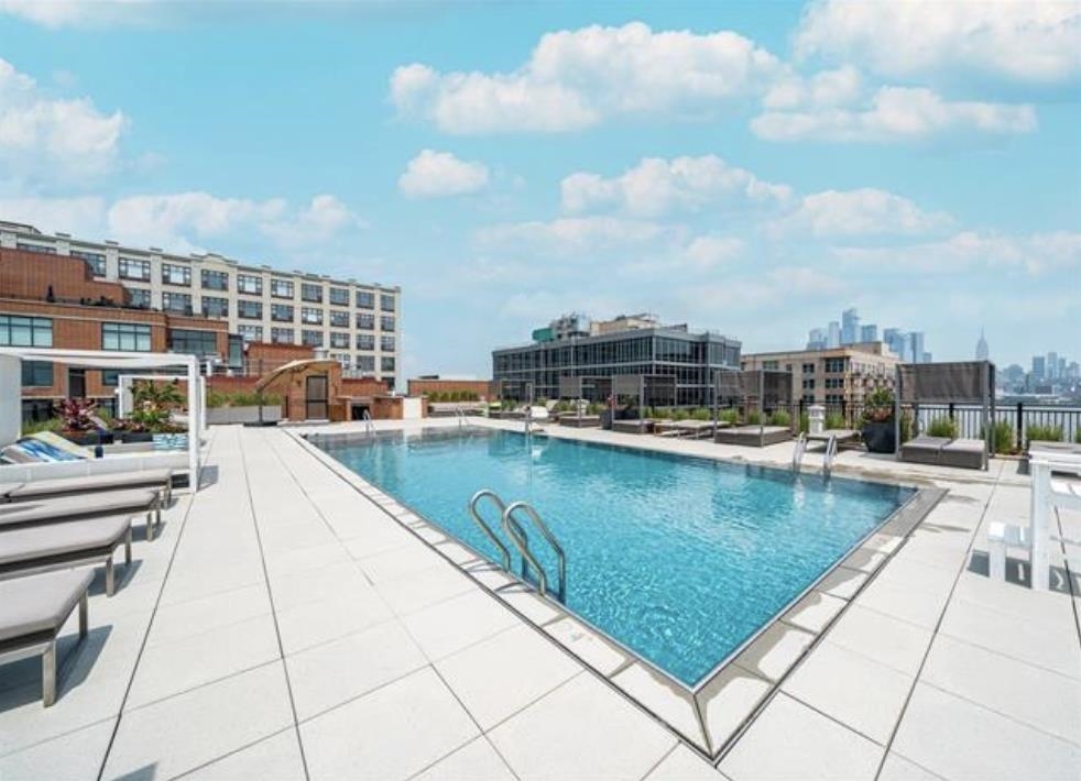 1400 HUDSON ST Unit: 421
