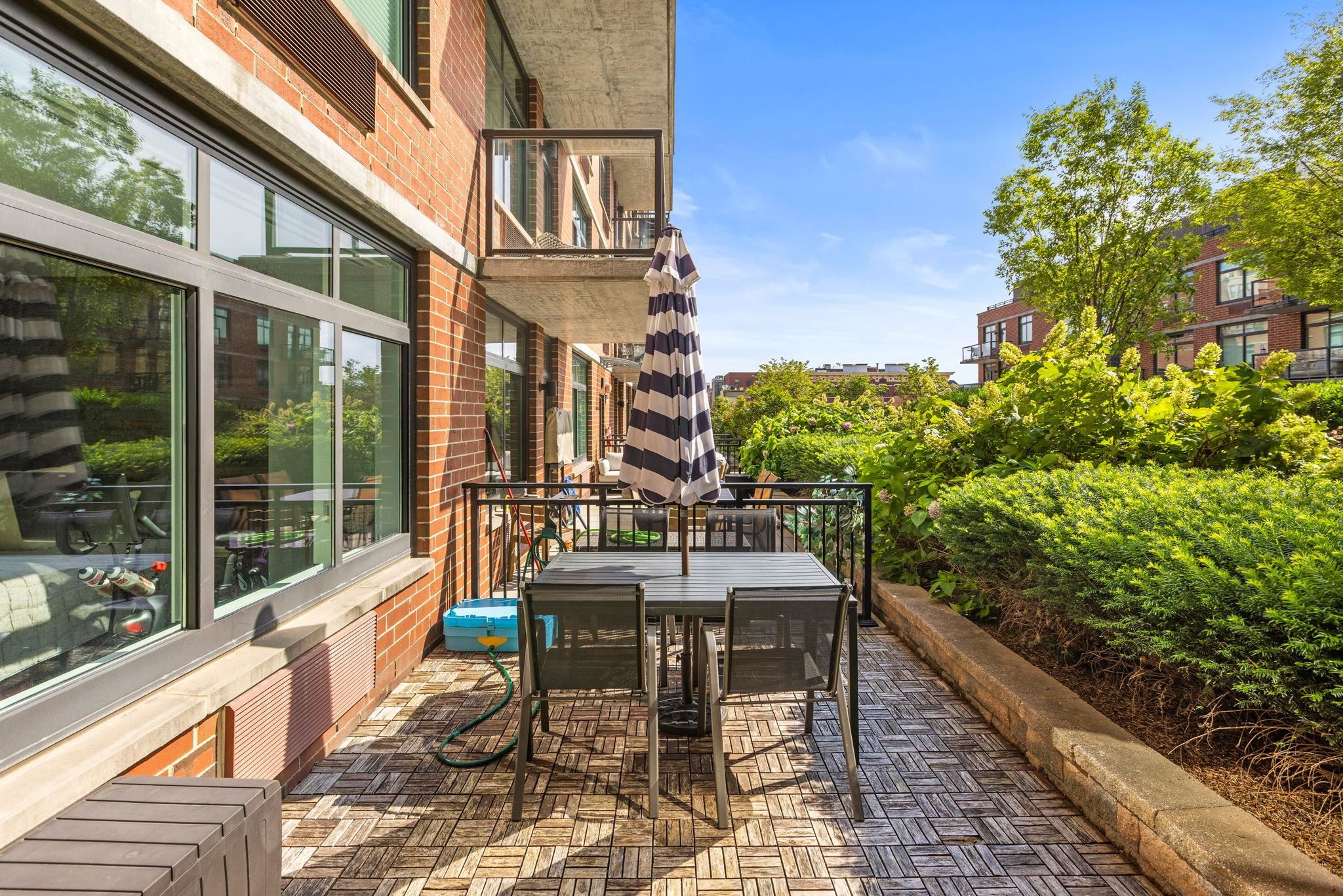 1400 HUDSON ST Unit: 421