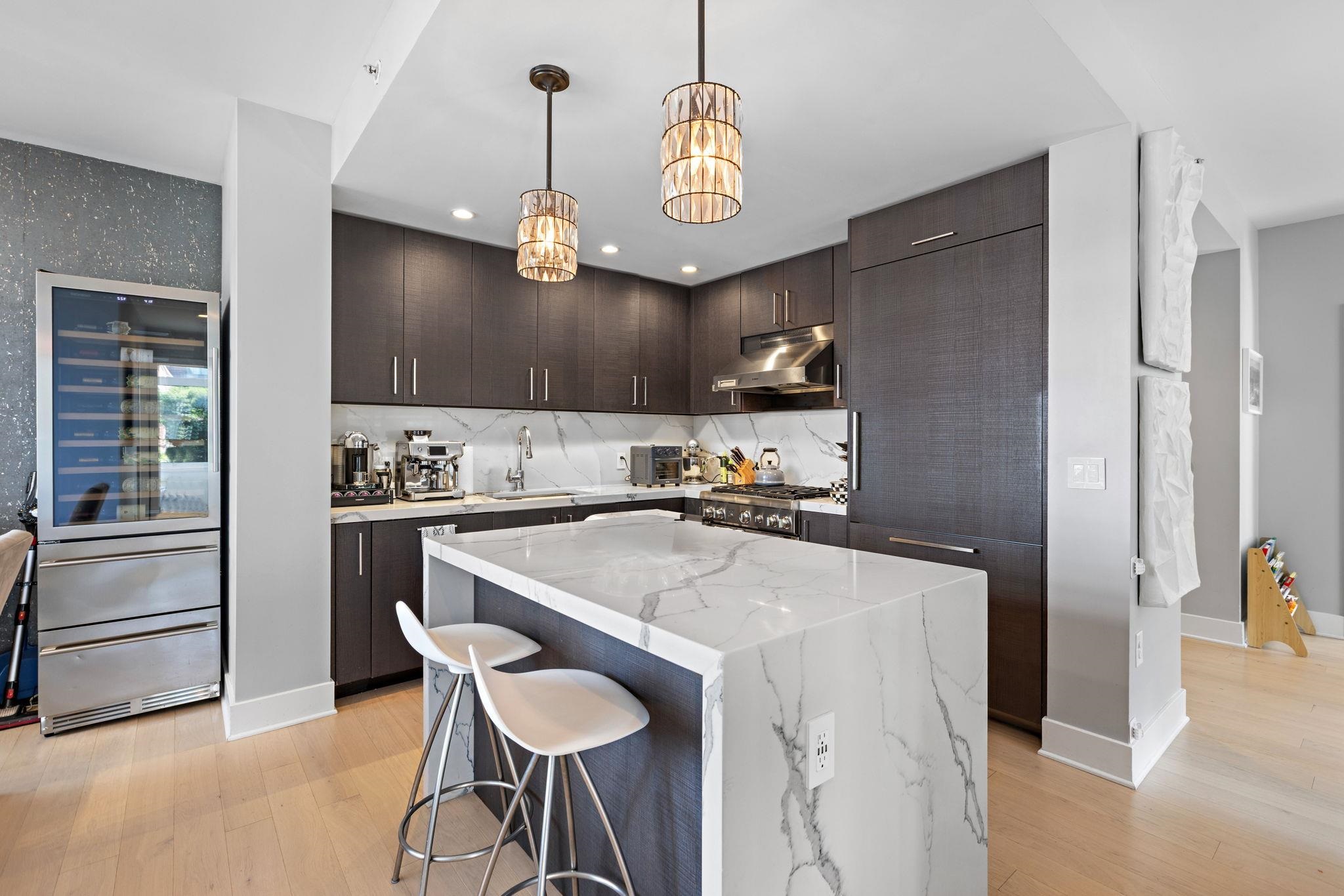 1400 HUDSON ST Unit: 421