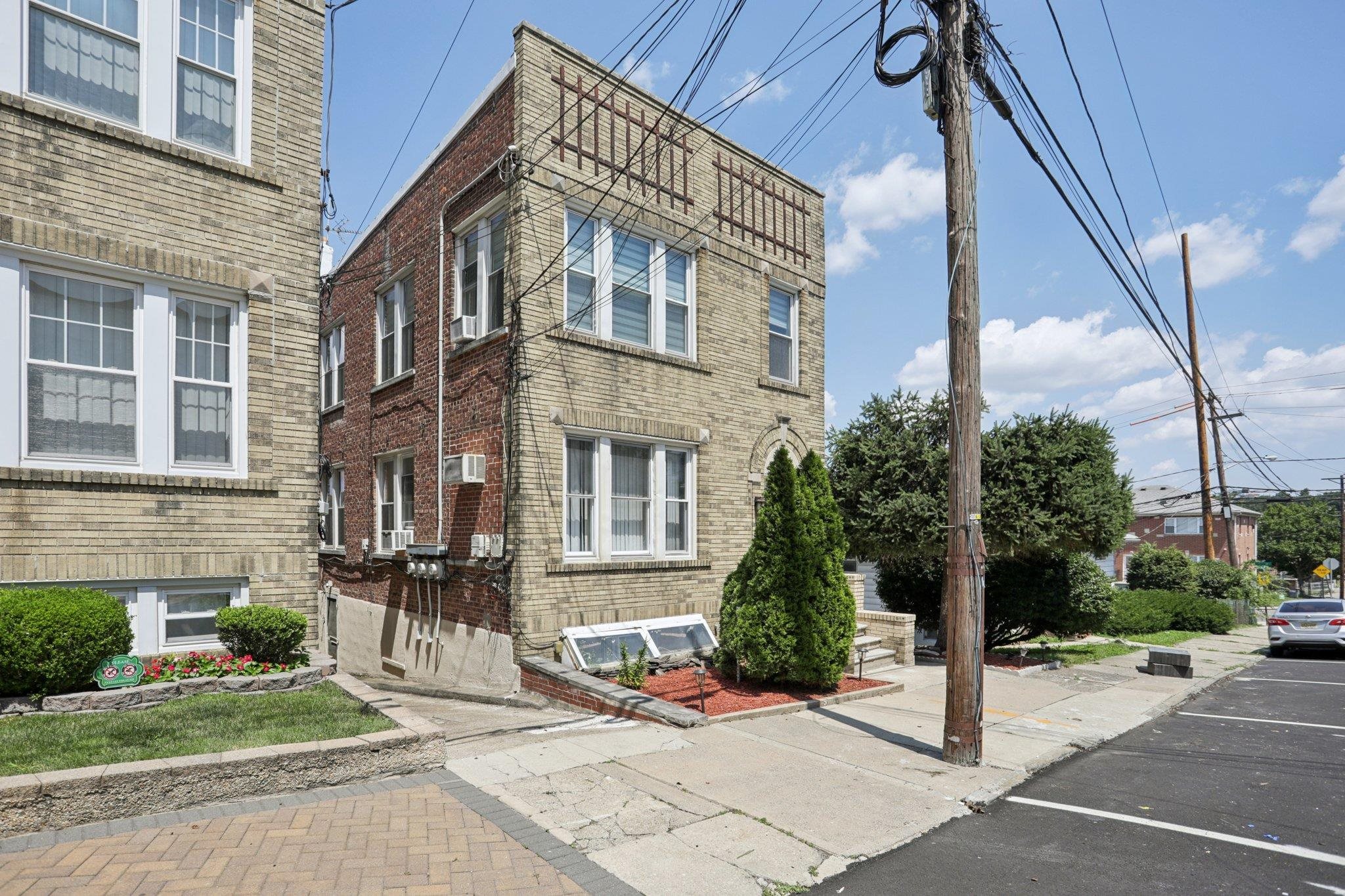 9021 SMITH AVE Unit: 2
