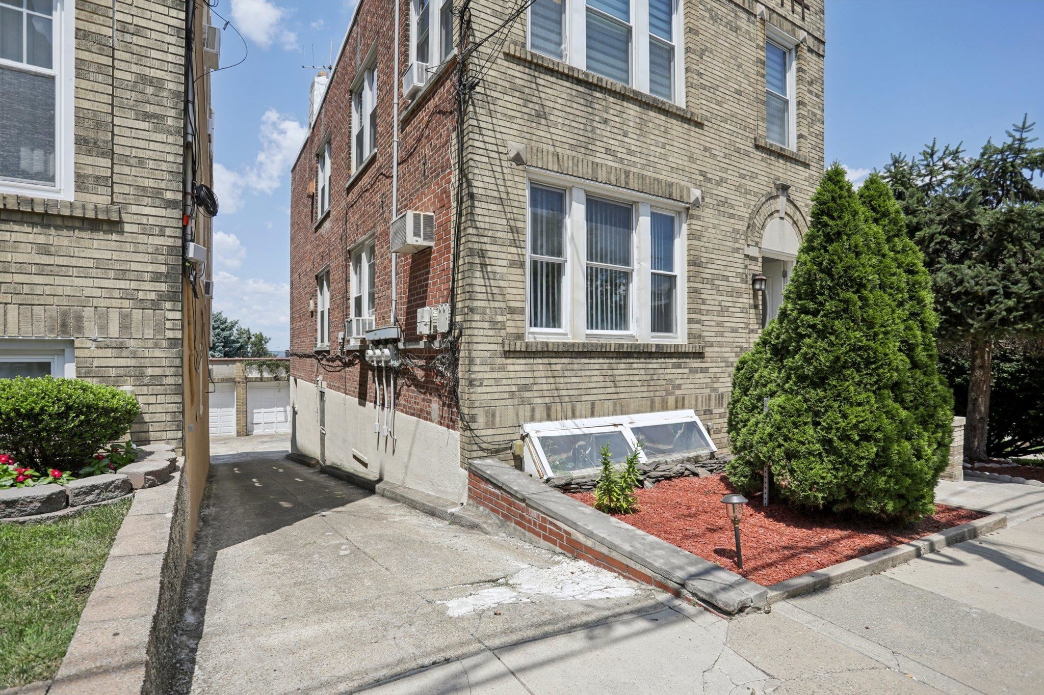 9021 SMITH AVE Unit: 2