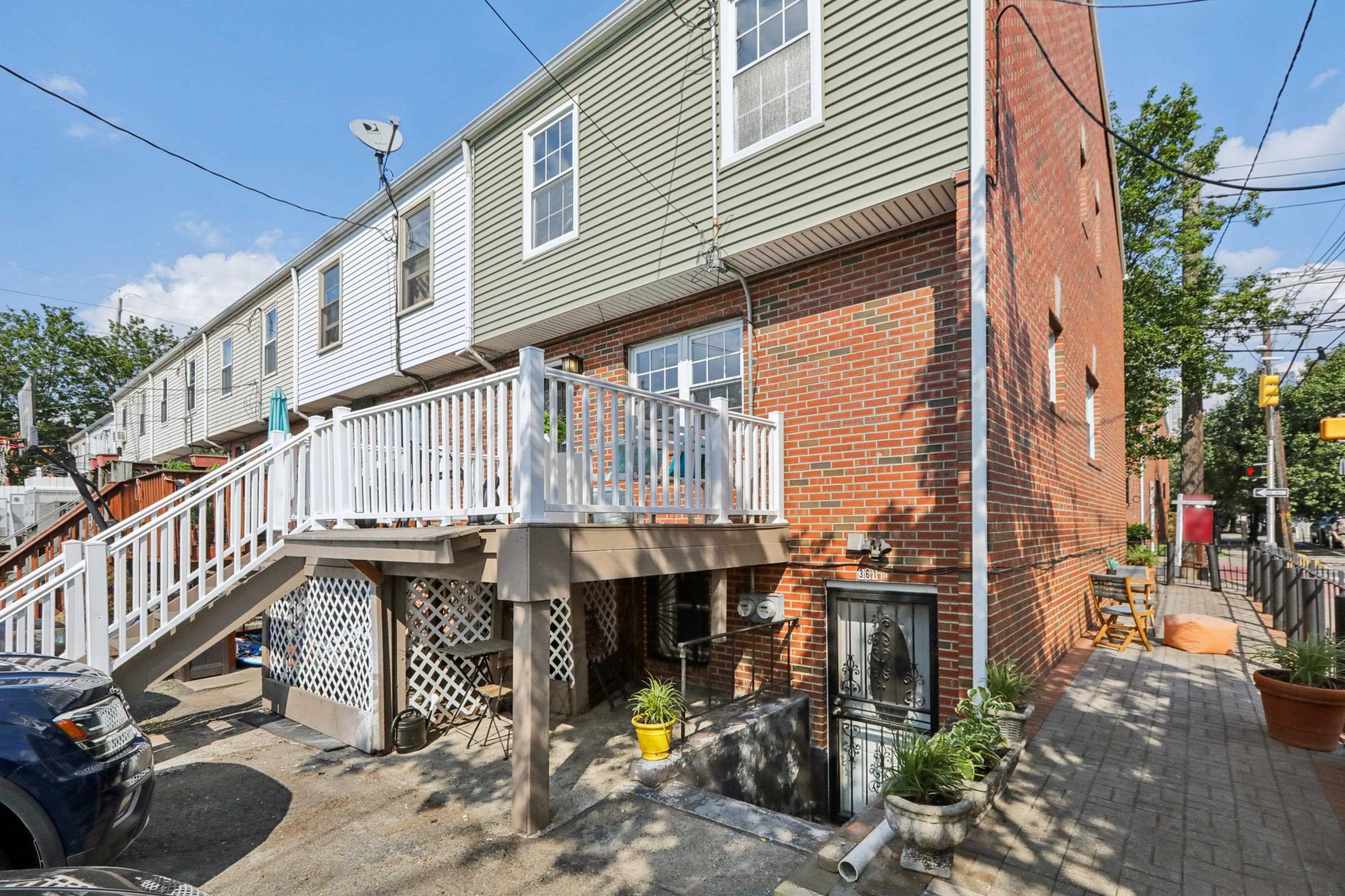 361 MONMOUTH ST