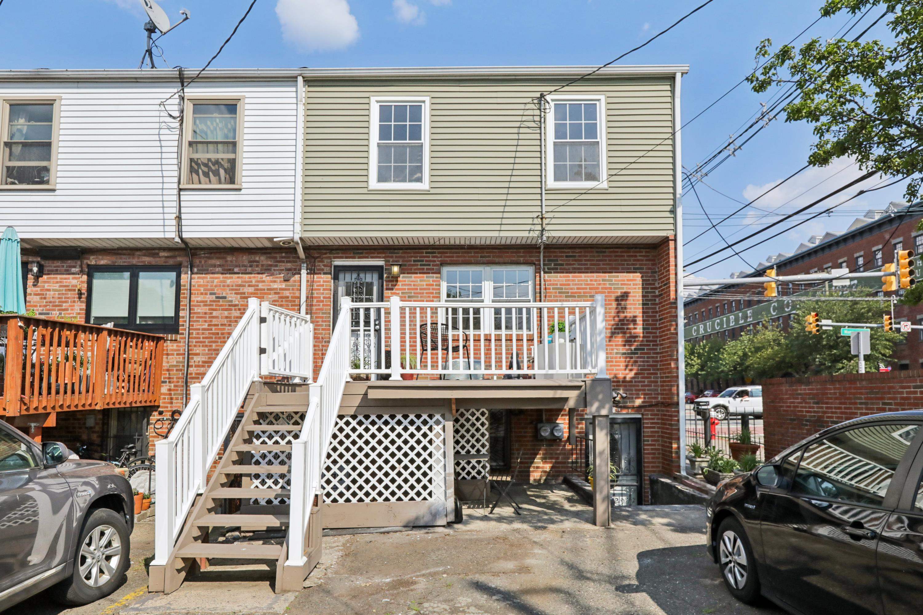 361 MONMOUTH ST